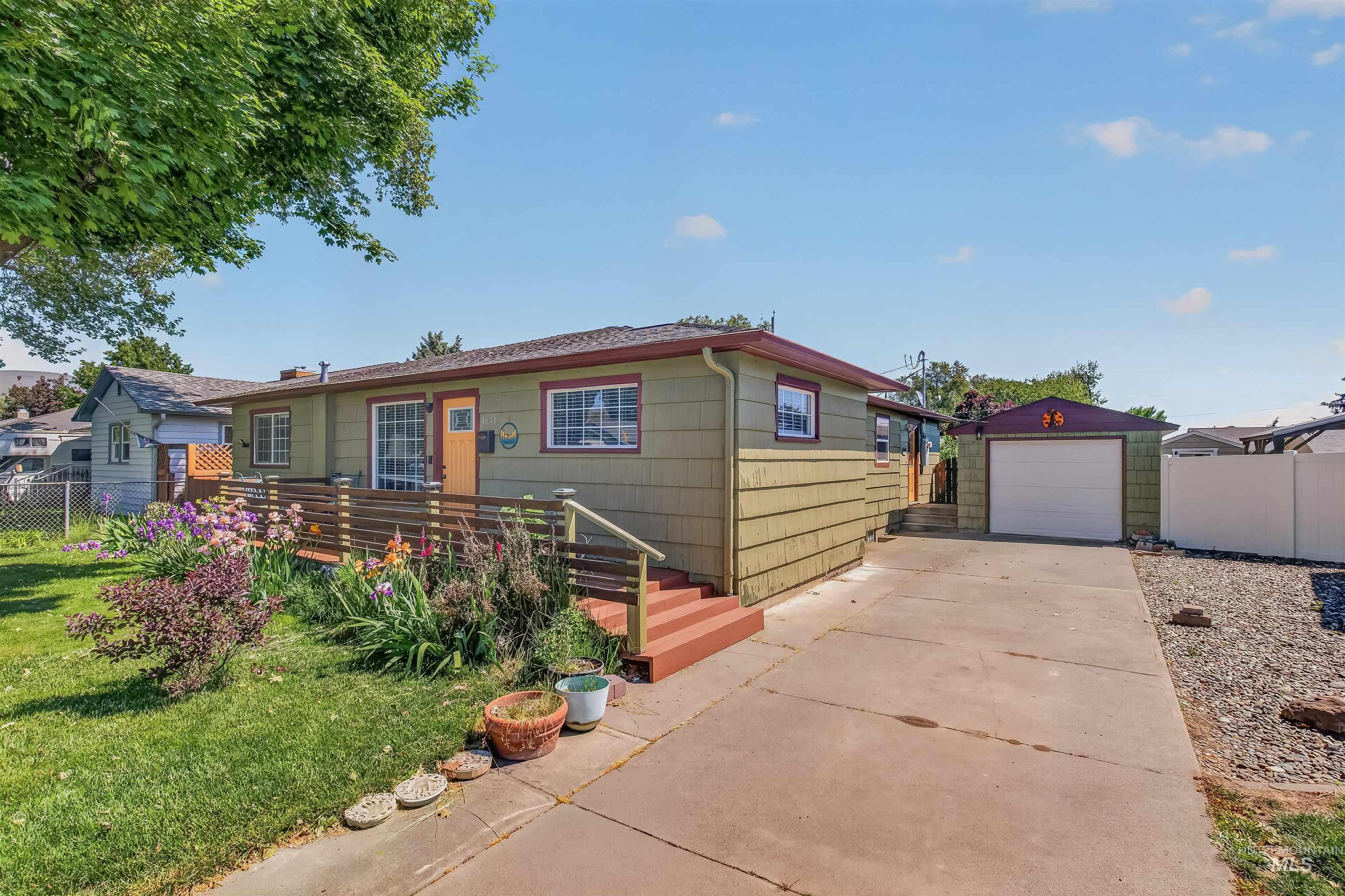 1241 5th Street, Clarkston, Washington 99403, 4 Bedrooms, 3 Bathrooms, Residential For Sale, Price $429,000, 98985894