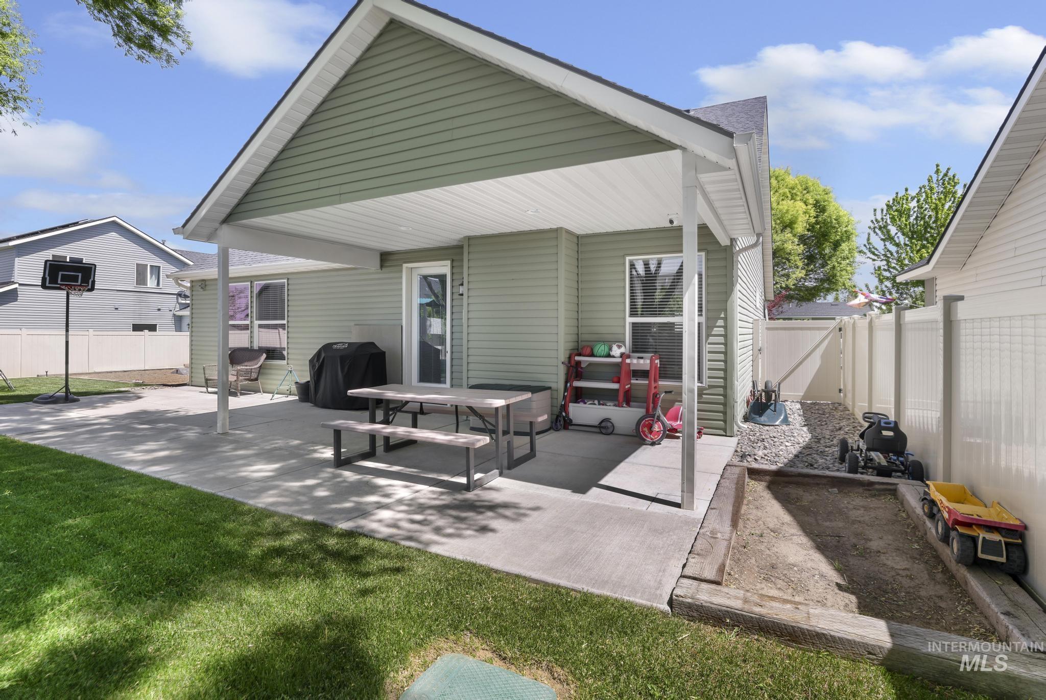 2083 Tendoy St, Twin Falls, Idaho 83301-7802, 4 Bedrooms, 4 Bathrooms, Residential For Sale, Price $549,000, 98985895