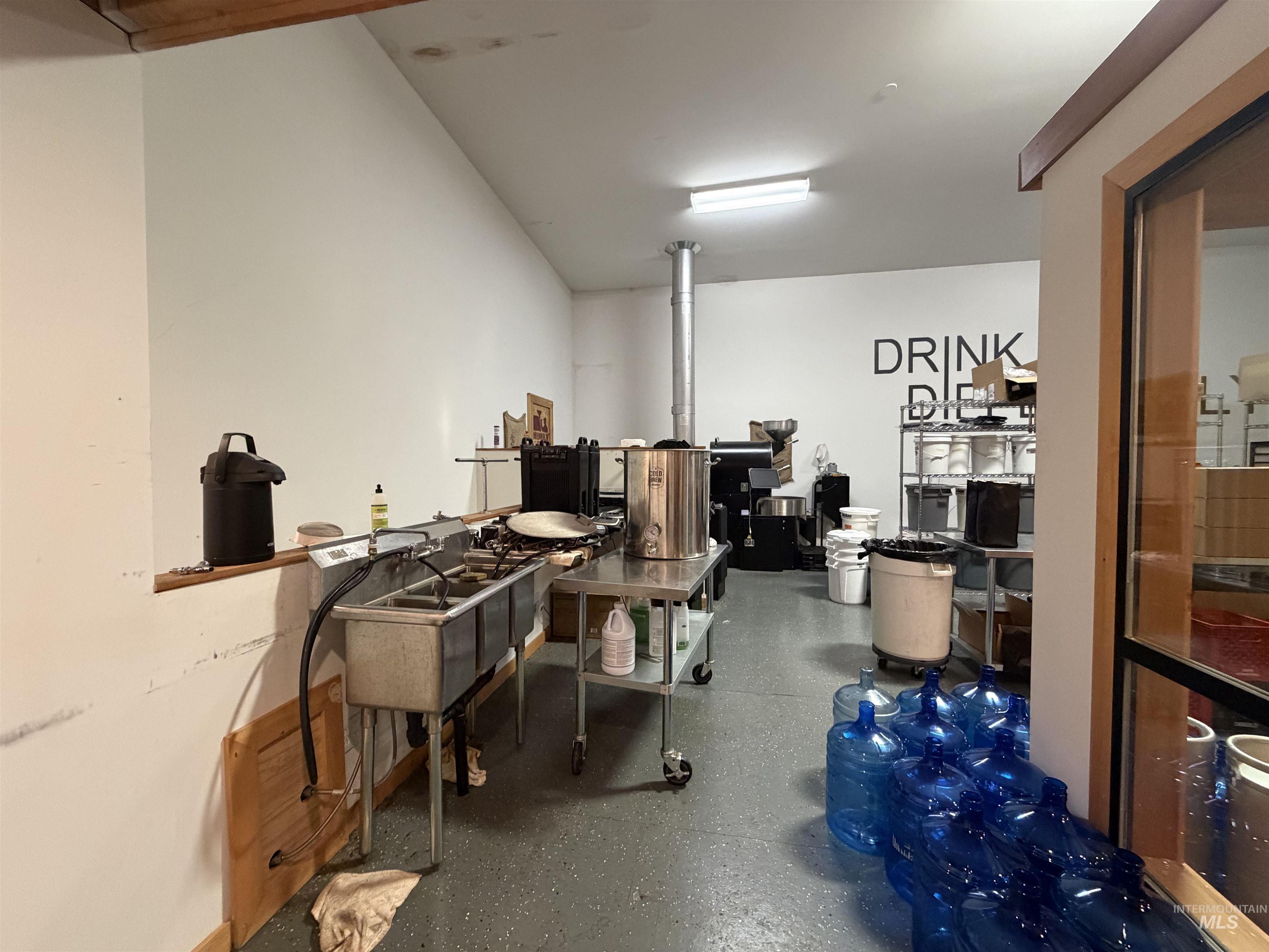 630 N Almon St, Moscow, Idaho 83843, 3 Rooms, Business/Commercial For Sale, Price $650,000, 98985899