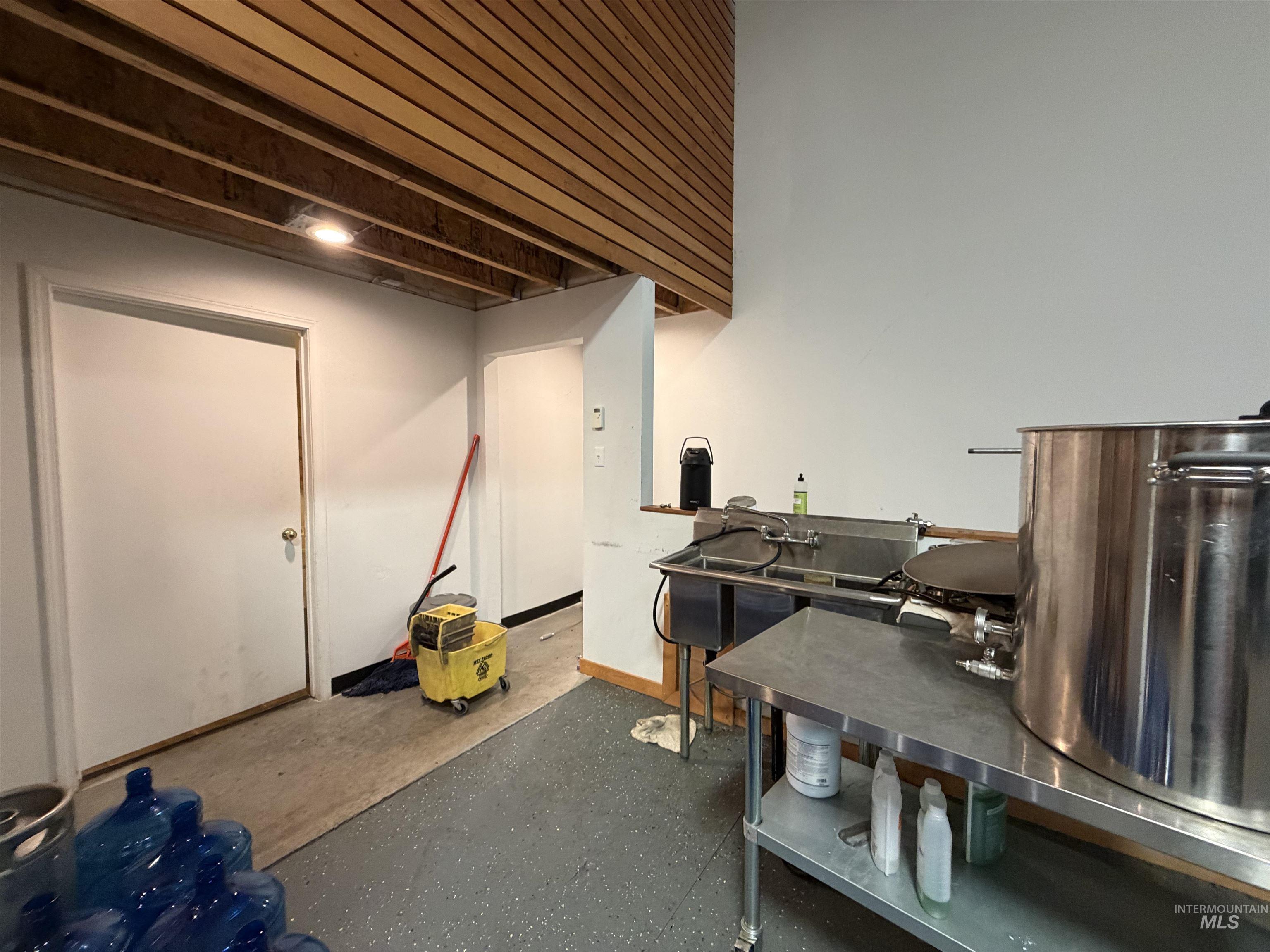 630 N Almon St, Moscow, Idaho 83843, 3 Rooms, Business/Commercial For Sale, Price $650,000, 98985899