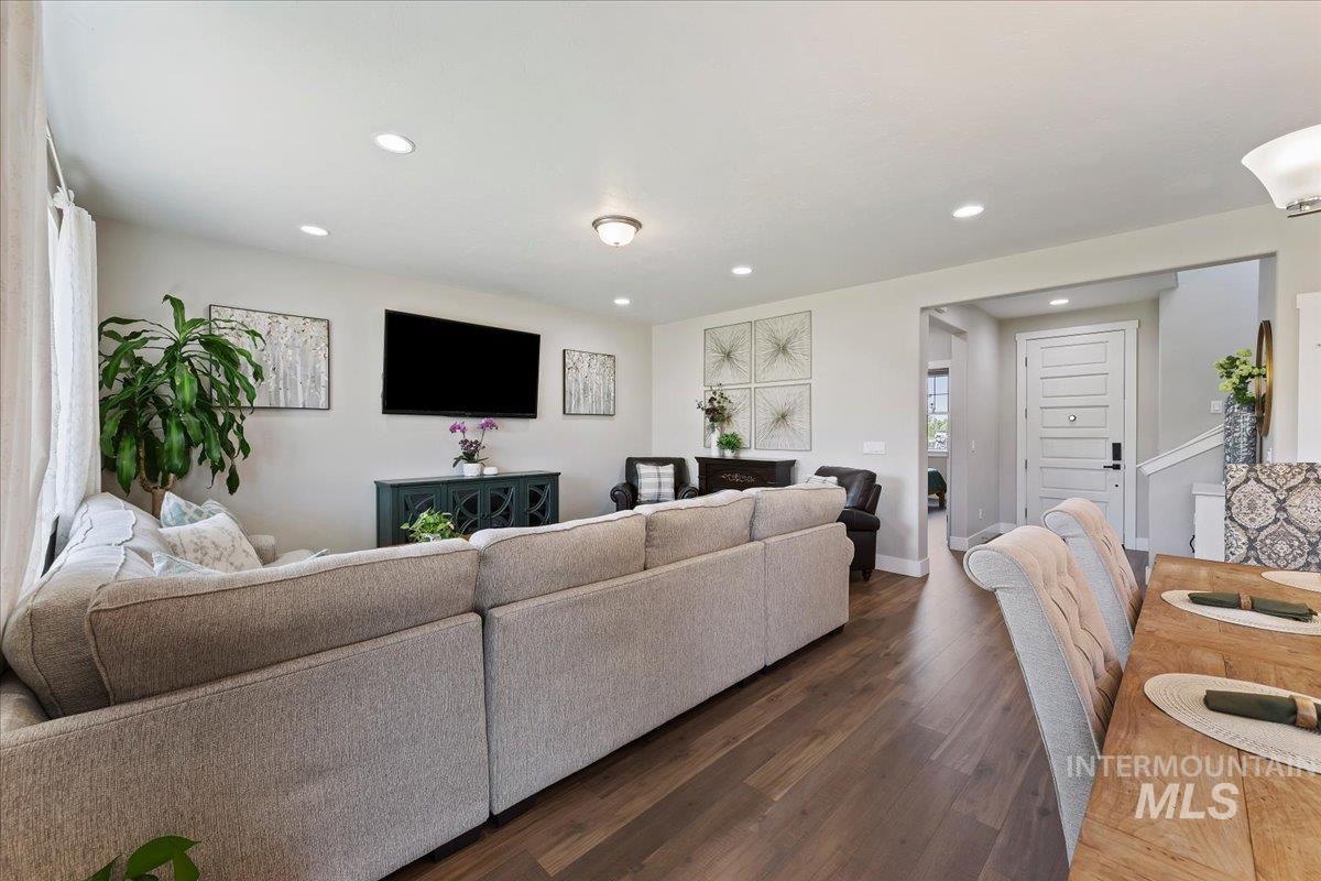 4856 N Predo Ave., Meridian, Idaho 83646, 5 Bedrooms, 3 Bathrooms, Residential For Sale, Price $598,000, 98985901