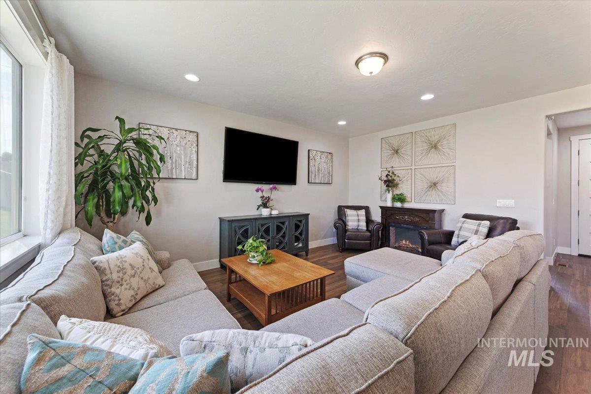 4856 N Predo Ave., Meridian, Idaho 83646, 5 Bedrooms, 3 Bathrooms, Residential For Sale, Price $598,000, 98985901