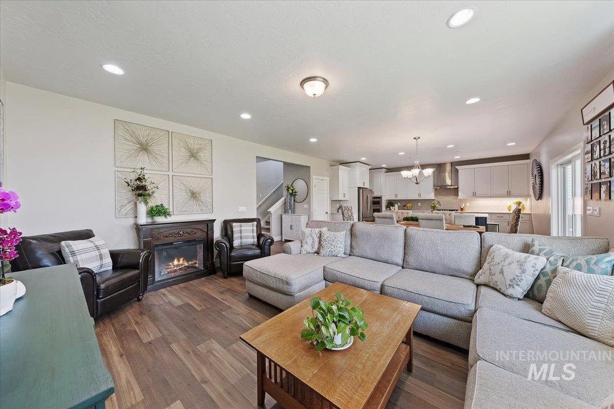 4856 N Predo Ave., Meridian, Idaho 83646, 5 Bedrooms, 3 Bathrooms, Residential For Sale, Price $598,000, 98985901