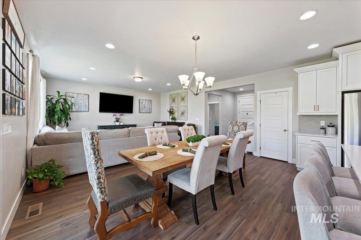 4856 N Predo Ave., Meridian, Idaho 83646, 5 Bedrooms, 3 Bathrooms, Residential For Sale, Price $598,000, 98985901