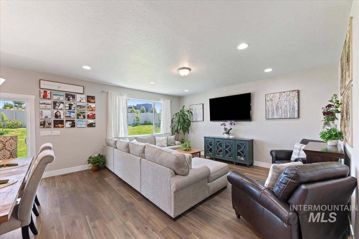 4856 N Predo Ave., Meridian, Idaho 83646, 5 Bedrooms, 3 Bathrooms, Residential For Sale, Price $598,000, 98985901