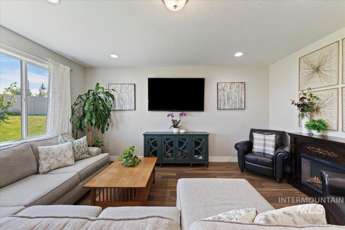 4856 N Predo Ave., Meridian, Idaho 83646, 5 Bedrooms, 3 Bathrooms, Residential For Sale, Price $598,000, 98985901