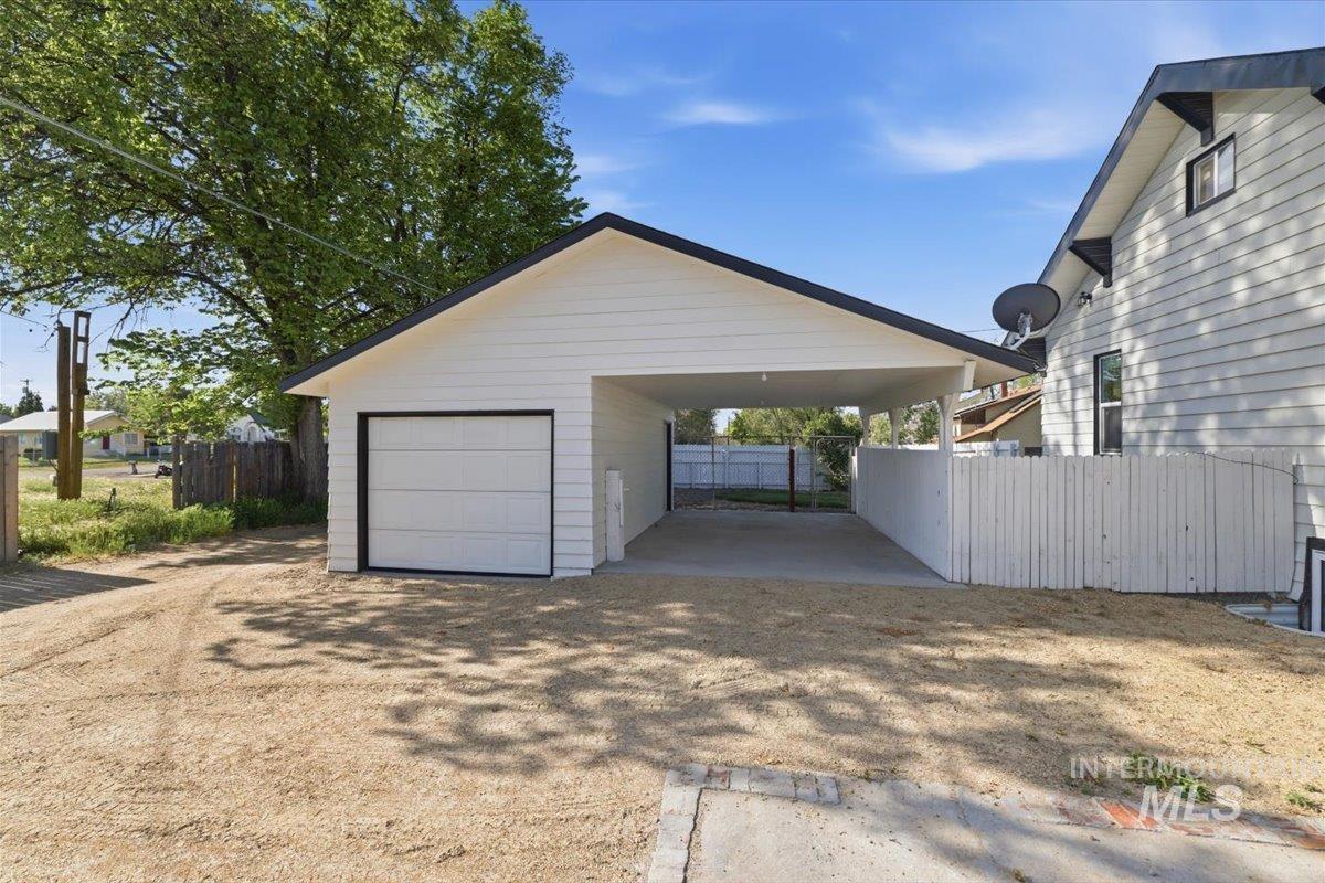 602 N 5th St, Parma, Idaho 83660, 5 Bedrooms, 3 Bathrooms, Residential For Sale, Price $449,000, 98985902
