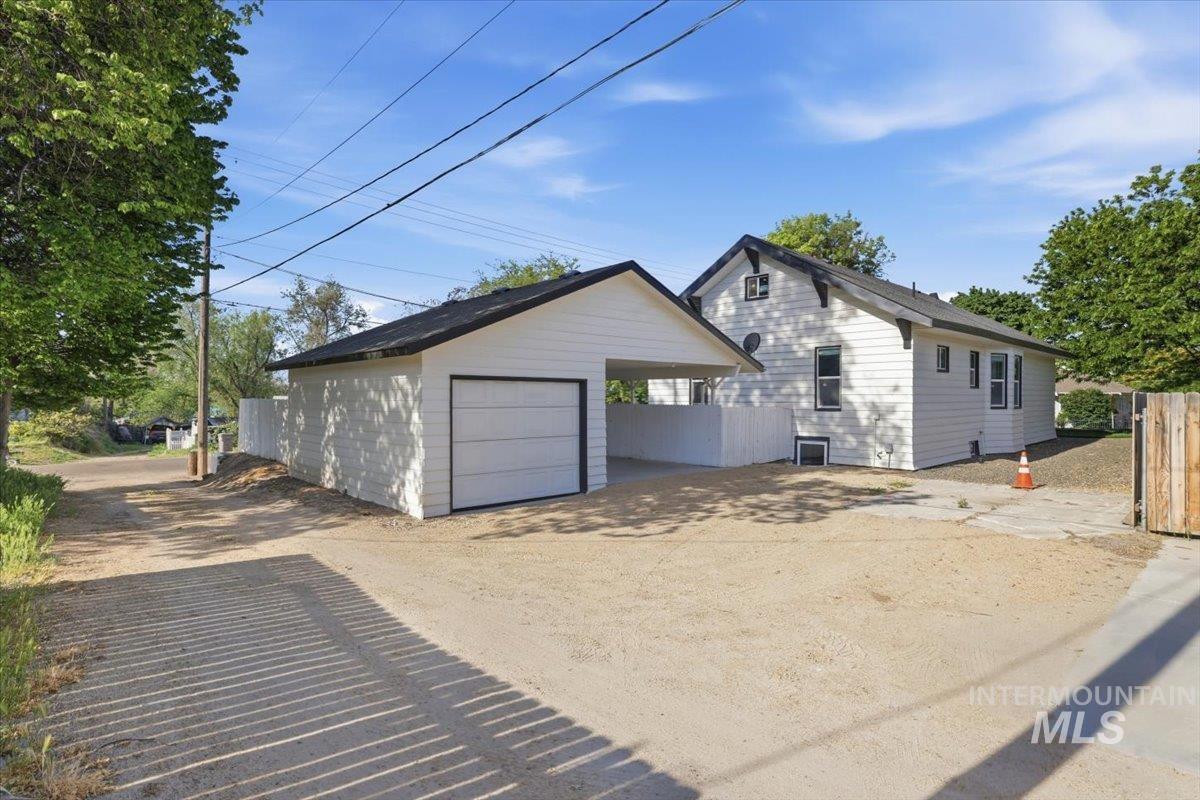 602 N 5th St, Parma, Idaho 83660, 5 Bedrooms, 3 Bathrooms, Residential For Sale, Price $449,000, 98985902