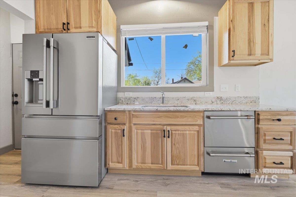 602 N 5th St, Parma, Idaho 83660, 5 Bedrooms, 3 Bathrooms, Residential For Sale, Price $449,000, 98985902