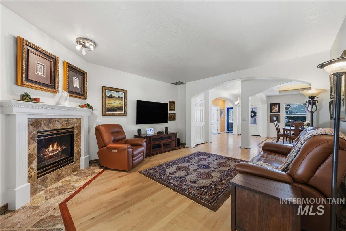 11820 W Dallan Dr, Boise, Idaho 83713, 4 Bedrooms, 2 Bathrooms, Residential For Sale, Price $637,500, 98985911