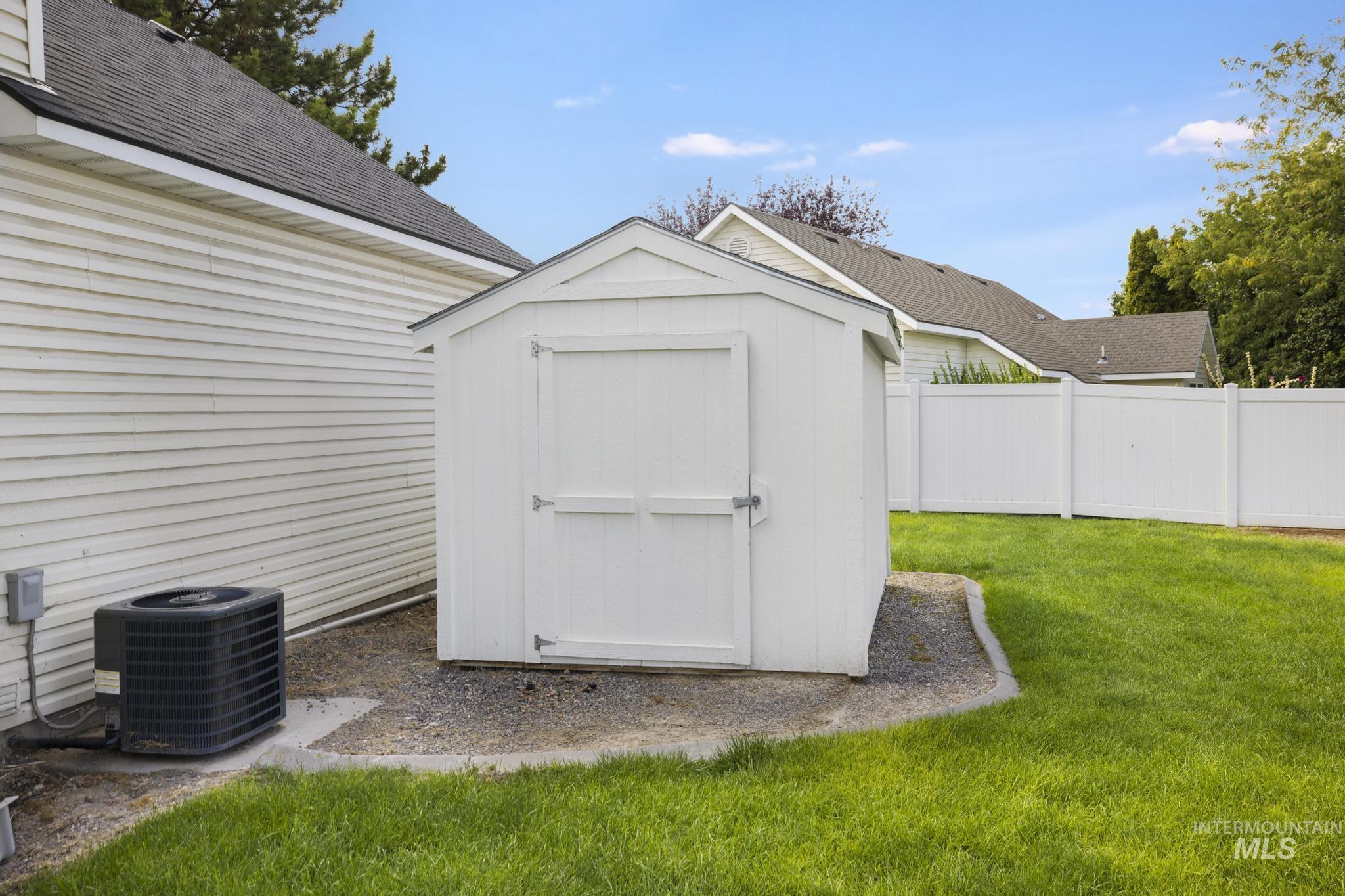 1963 Julie Lane, Twin Falls, Idaho 83301, 4 Bedrooms, 2 Bathrooms, Residential For Sale, Price $441,500,MLS 98985914