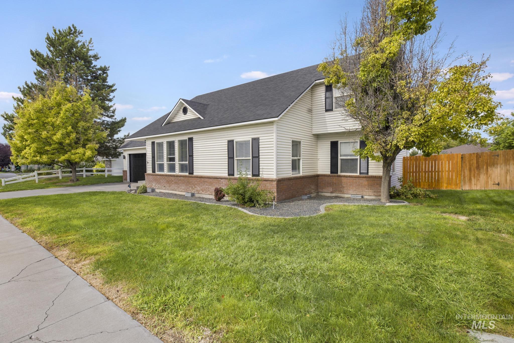 1963 Julie Lane, Twin Falls, Idaho 83301, 4 Bedrooms, 2 Bathrooms, Residential For Sale, Price $441,500,MLS 98985914