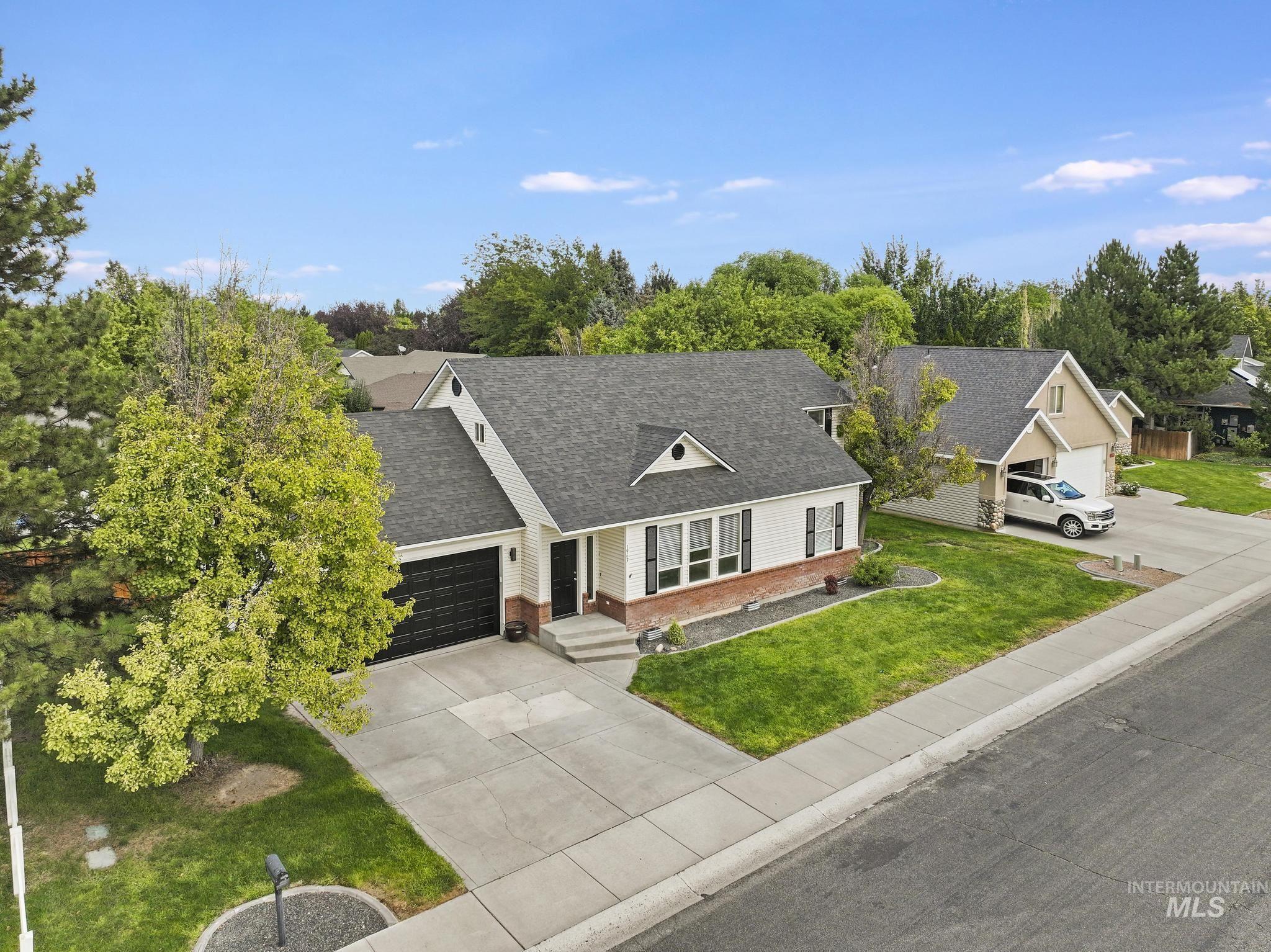 1963 Julie Lane, Twin Falls, Idaho 83301, 4 Bedrooms, 2 Bathrooms, Residential For Sale, Price $441,500,MLS 98985914
