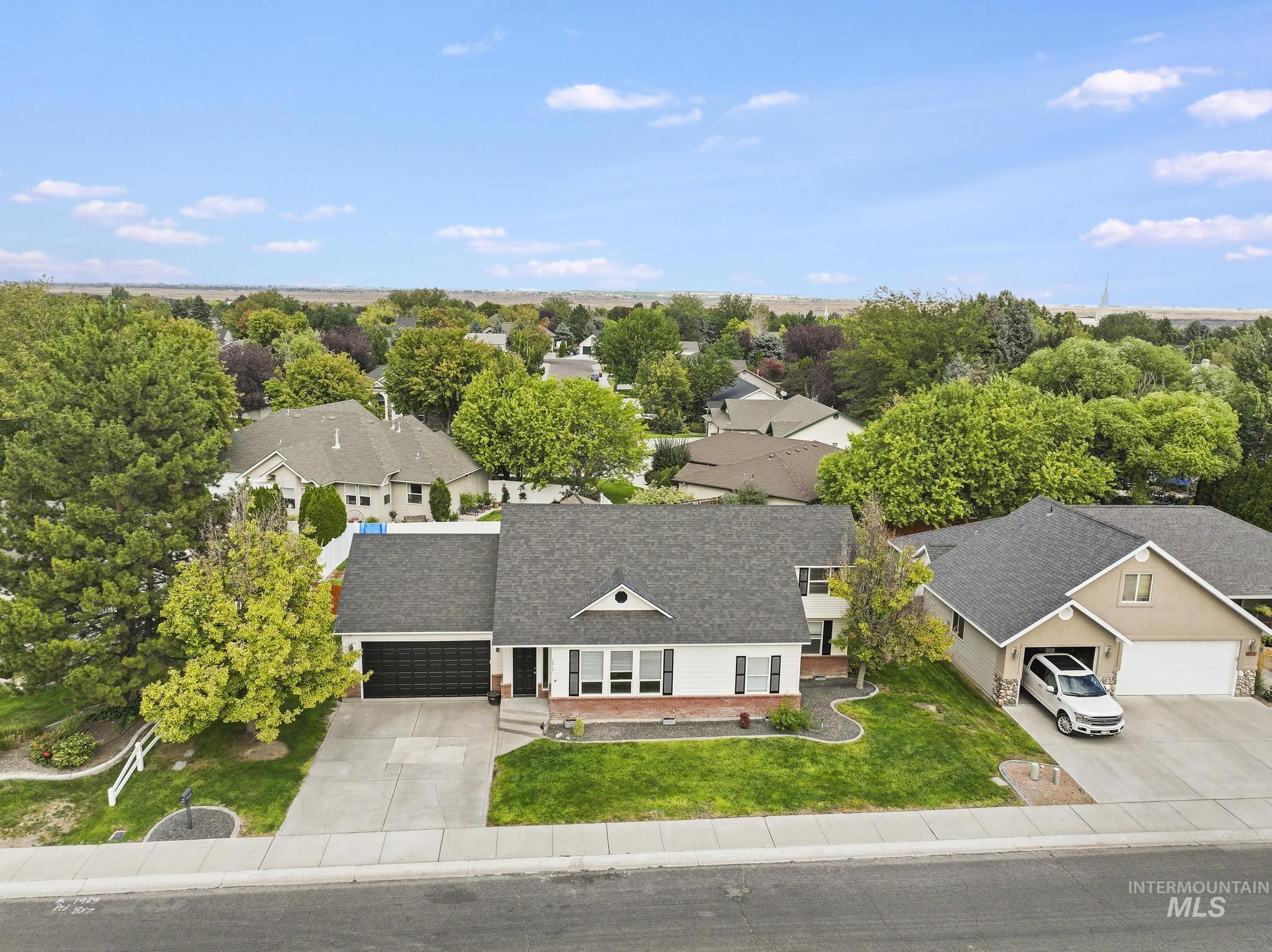 1963 Julie Lane, Twin Falls, Idaho 83301, 4 Bedrooms, 2 Bathrooms, Residential For Sale, Price $441,500,MLS 98985914