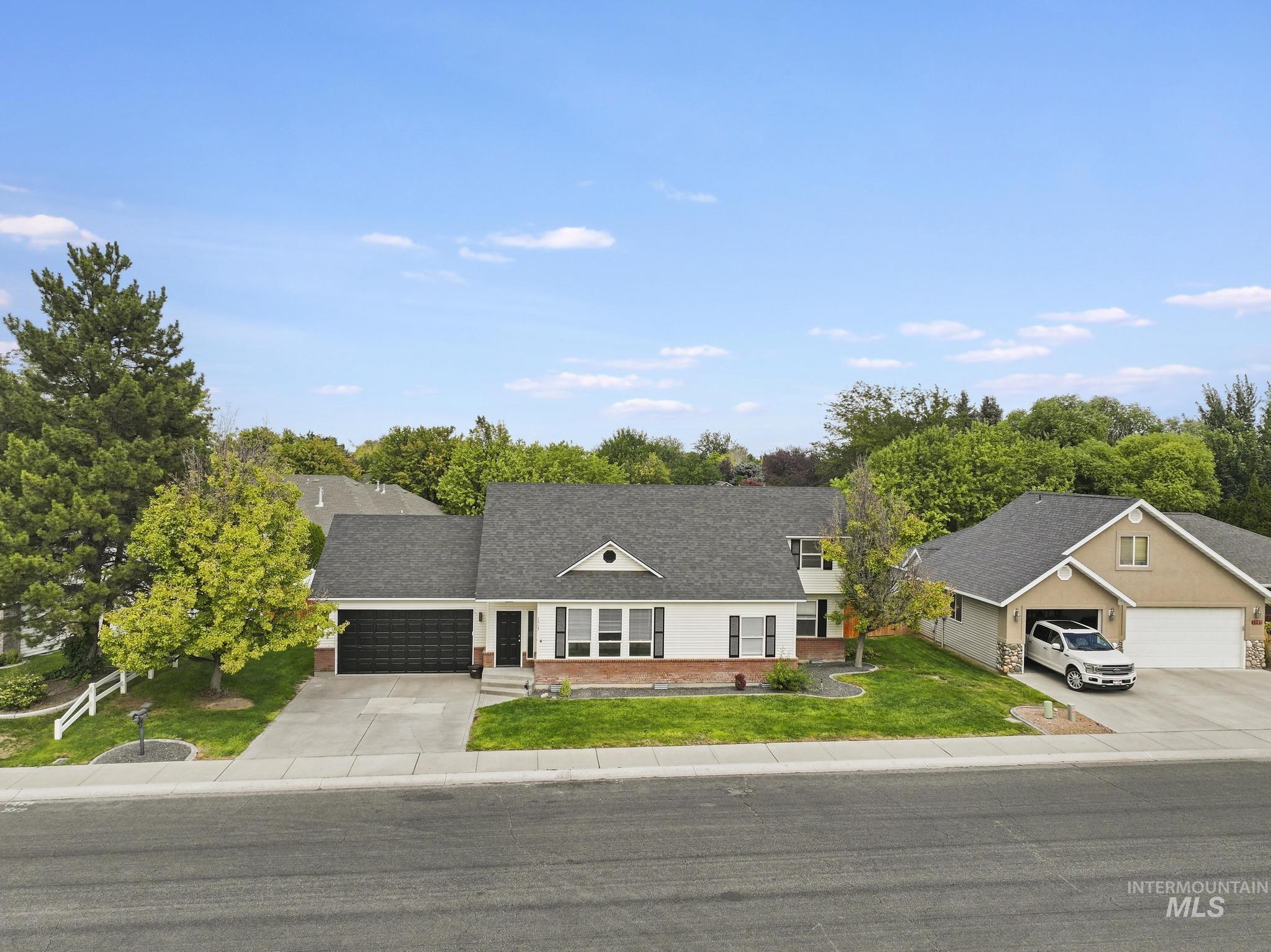 1963 Julie Lane, Twin Falls, Idaho 83301, 4 Bedrooms, 2 Bathrooms, Residential For Sale, Price $441,500,MLS 98985914