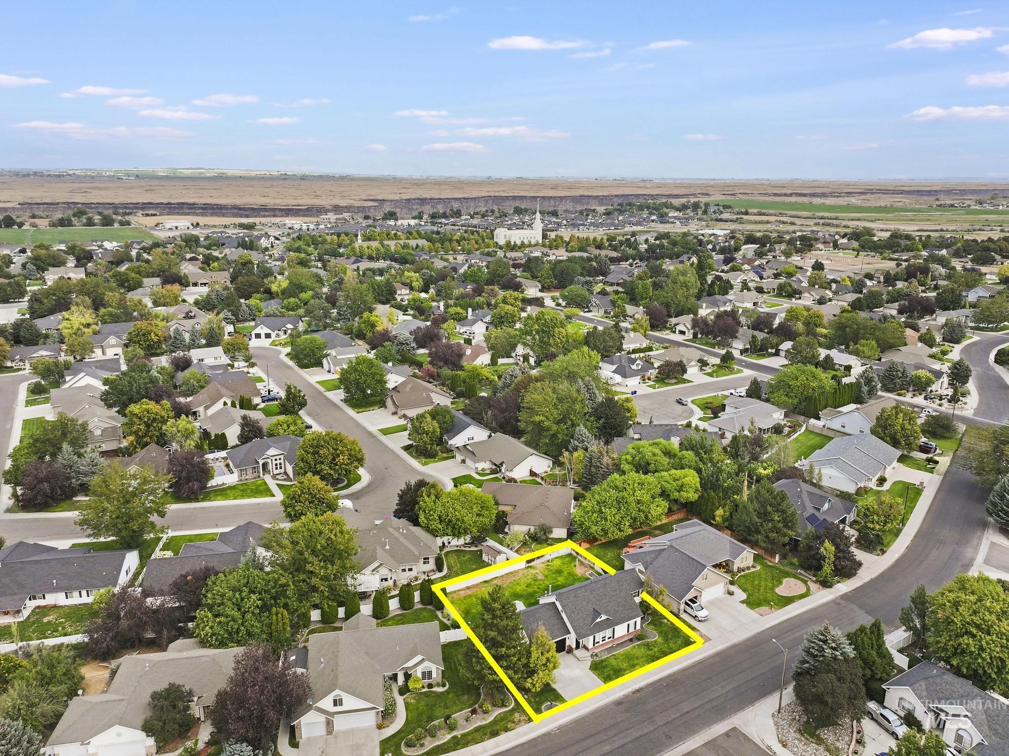 1963 Julie Lane, Twin Falls, Idaho 83301, 4 Bedrooms, 2 Bathrooms, Residential For Sale, Price $441,500,MLS 98985914
