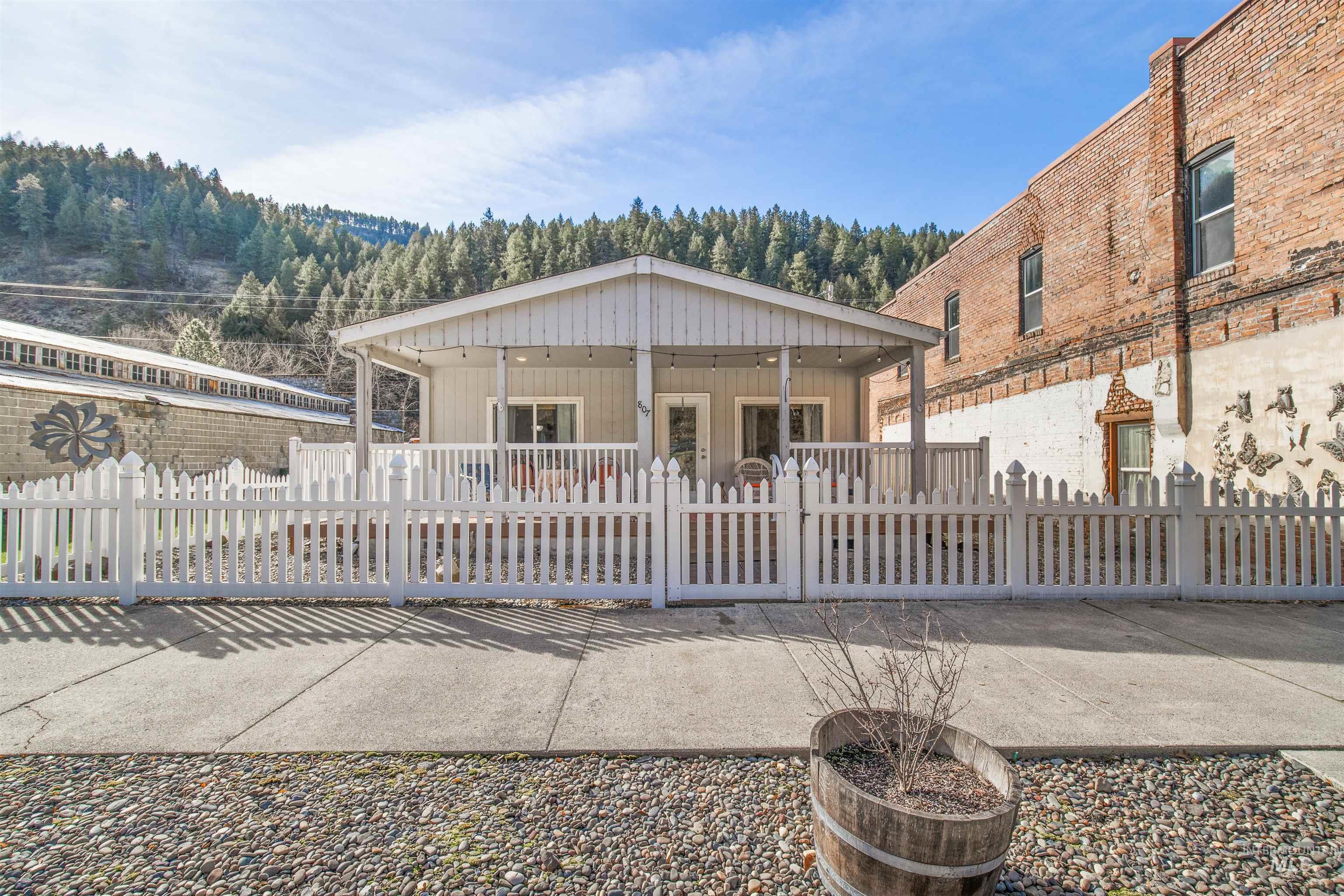 807 E Main St, Kendrick, Idaho 83537, 3 Bedrooms, 2 Bathrooms, Residential For Sale, Price $299,000,MLS 98985929