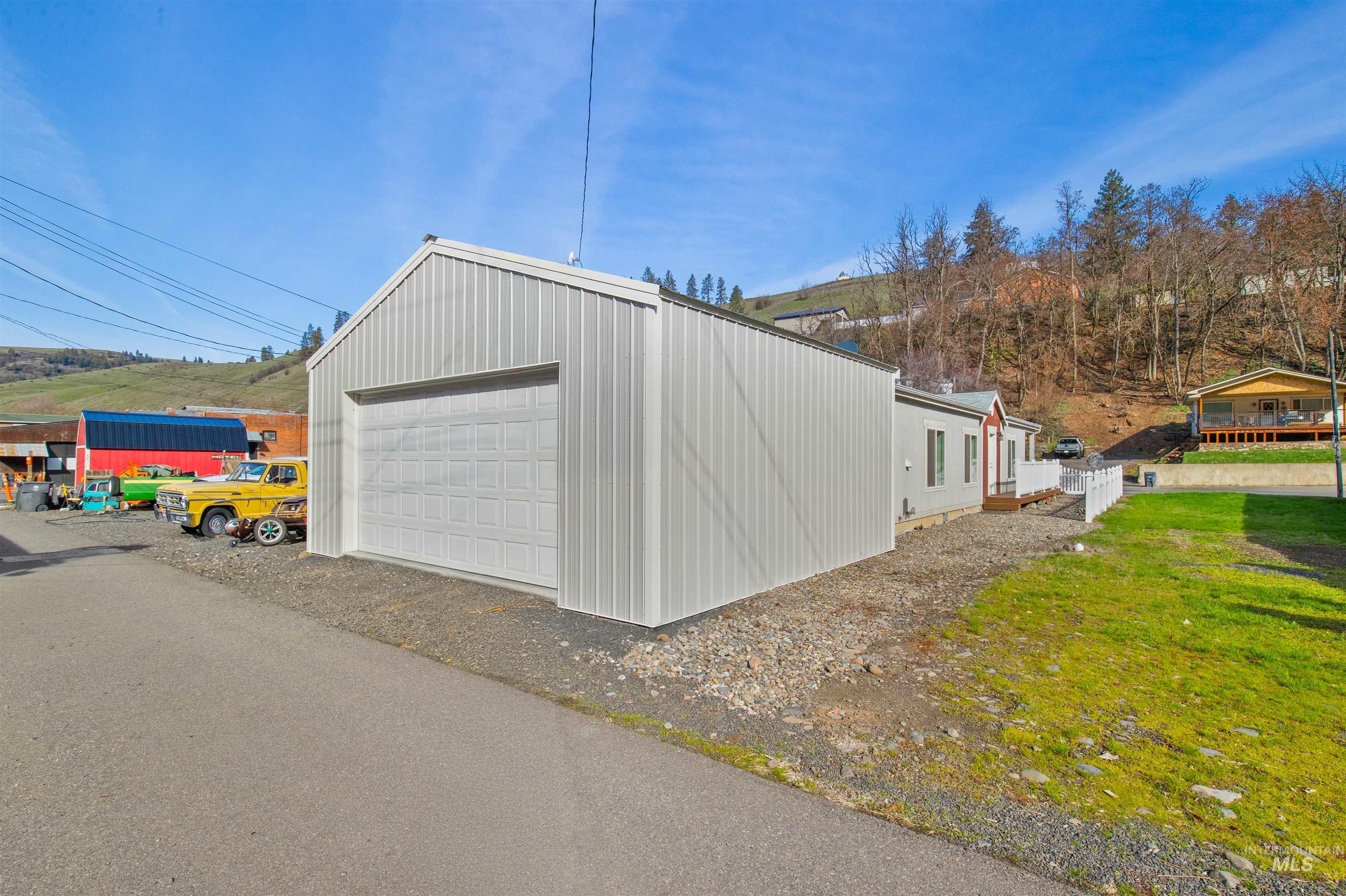 807 E Main St, Kendrick, Idaho 83537, 3 Bedrooms, 2 Bathrooms, Residential For Sale, Price $299,000,MLS 98985929