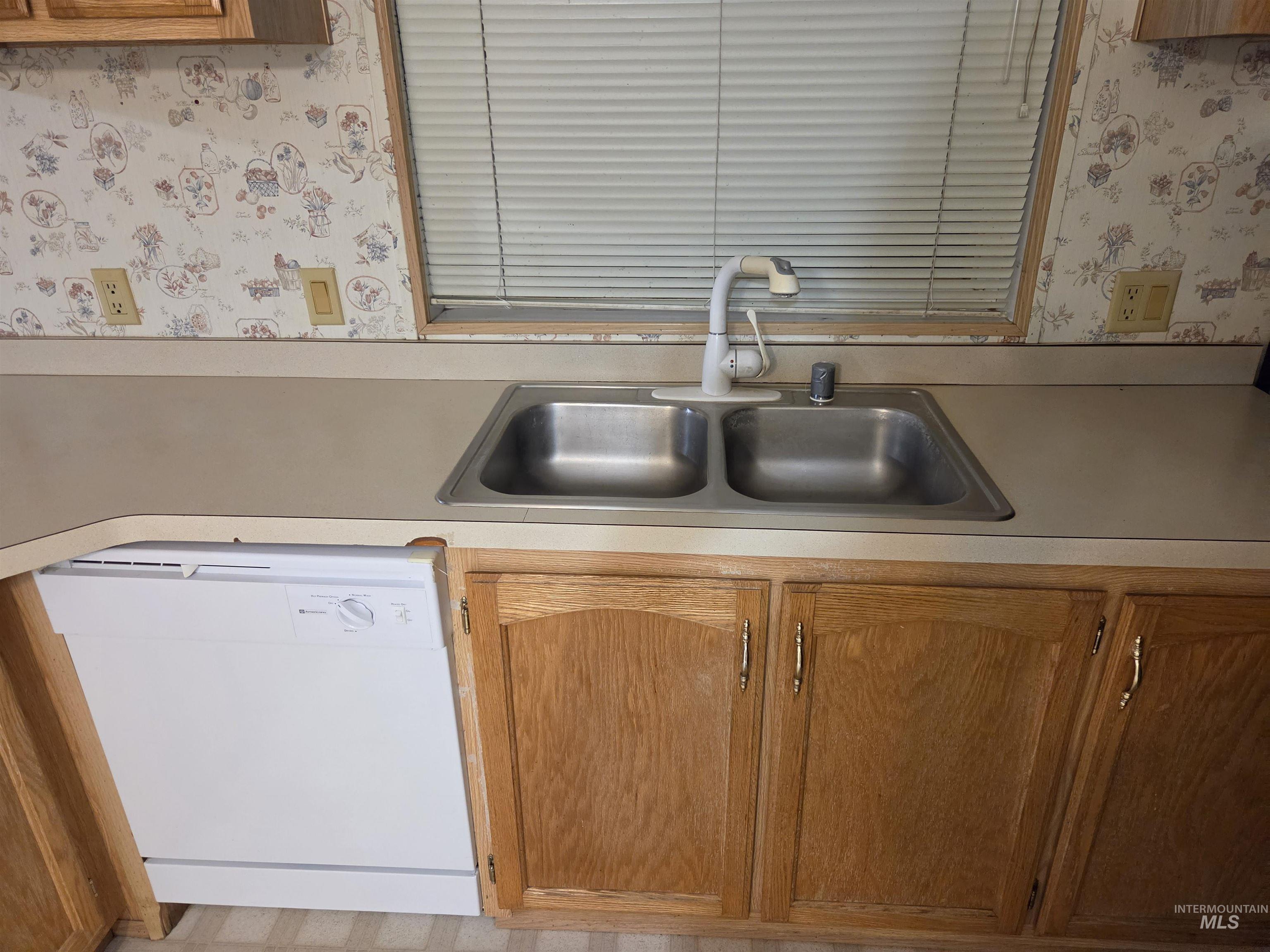 1220 N 4th, Parma, Idaho 83660-5569, 2 Bedrooms, 2 Bathrooms, Residential For Sale, Price $55,000, 98985930