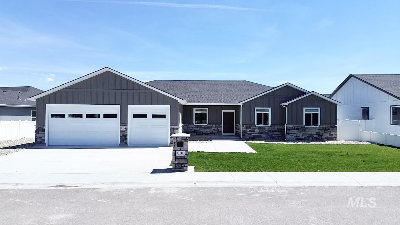 810 Snake River Drive, Heyburn, Idaho 83336, 4 Bedrooms, 3 Bathrooms, Residential For Sale, Price $609,999, 98985933