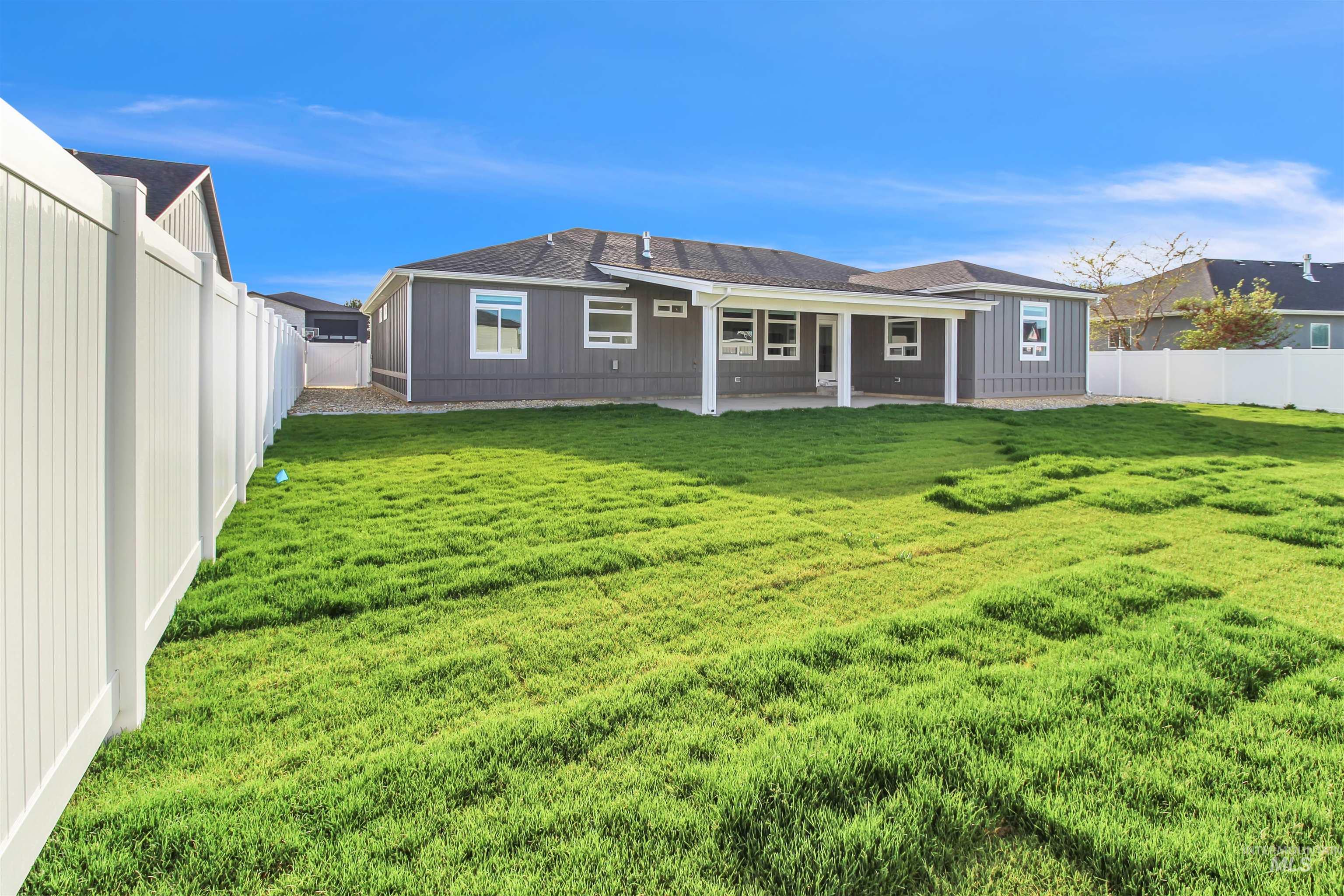 810 Snake River Drive, Heyburn, Idaho 83336, 4 Bedrooms, 3 Bathrooms, Residential For Sale, Price $609,999, 98985933