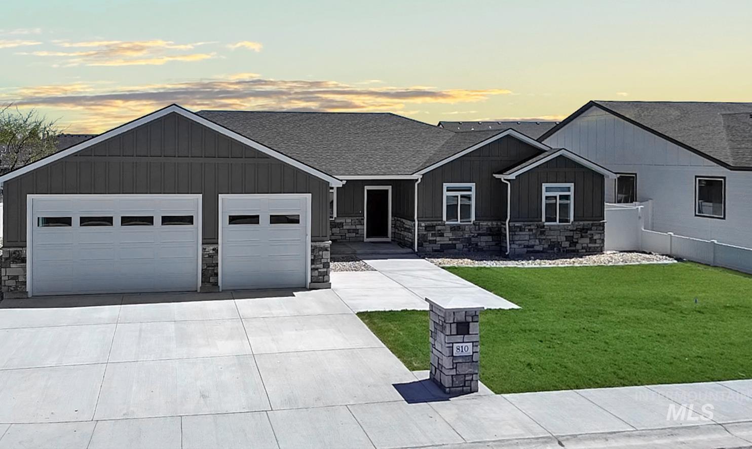810 Snake River Drive, Heyburn, Idaho 83336, 4 Bedrooms, 3 Bathrooms, Residential For Sale, Price $609,999, 98985933