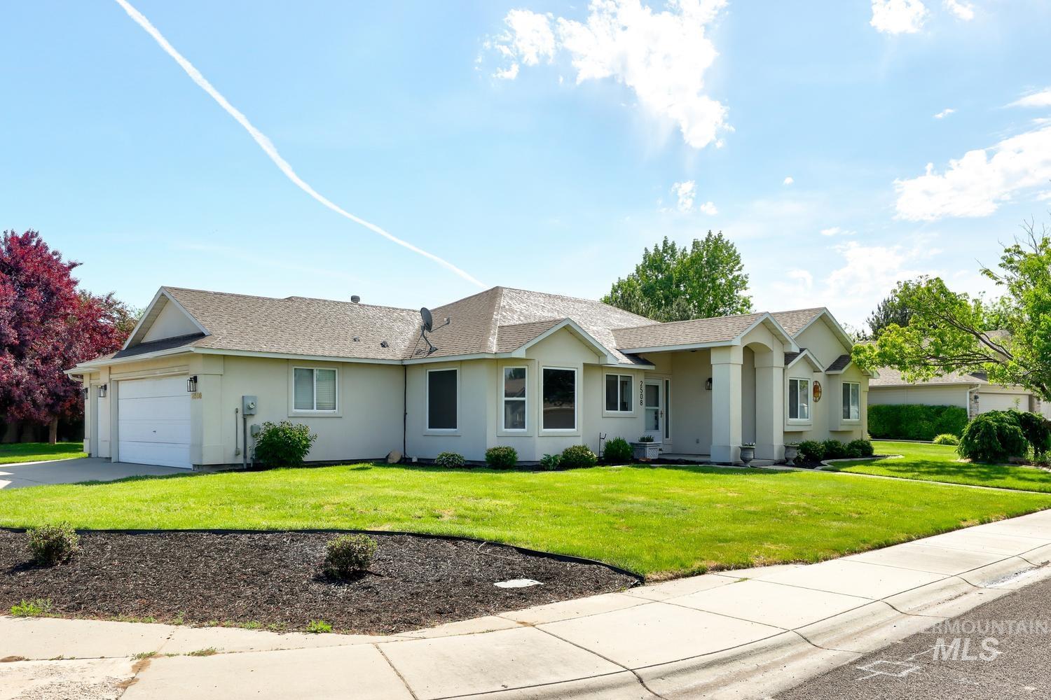 2508 S Chicago, Nampa, Idaho 83686, 3 Bedrooms, 2 Bathrooms, Residential For Sale, Price $415,000, 98985934