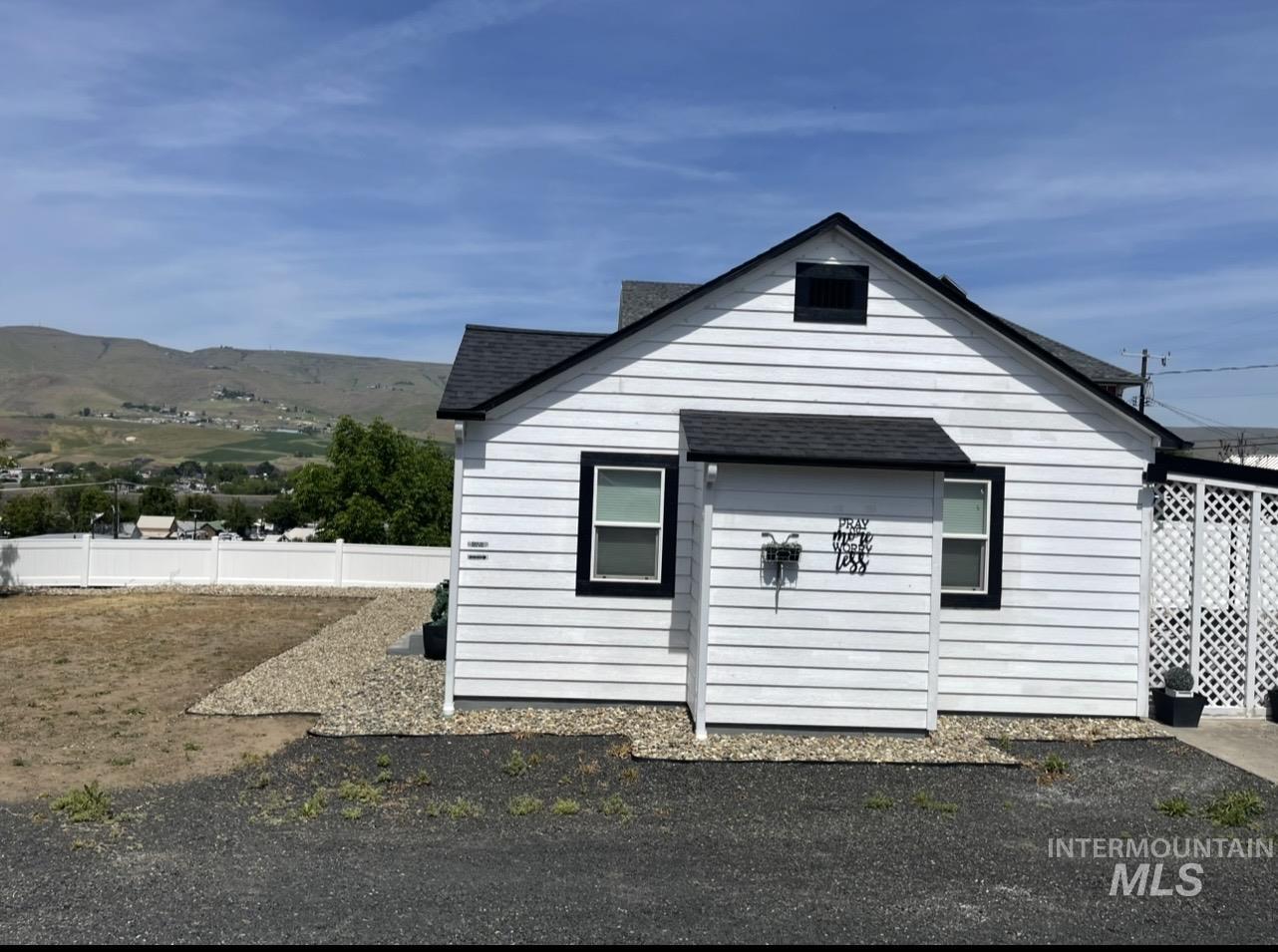 527 26th, Lewiston, Idaho 83501, 2 Bedrooms, 1 Bathroom, Residential For Sale, Price $350,000,MLS 98985936