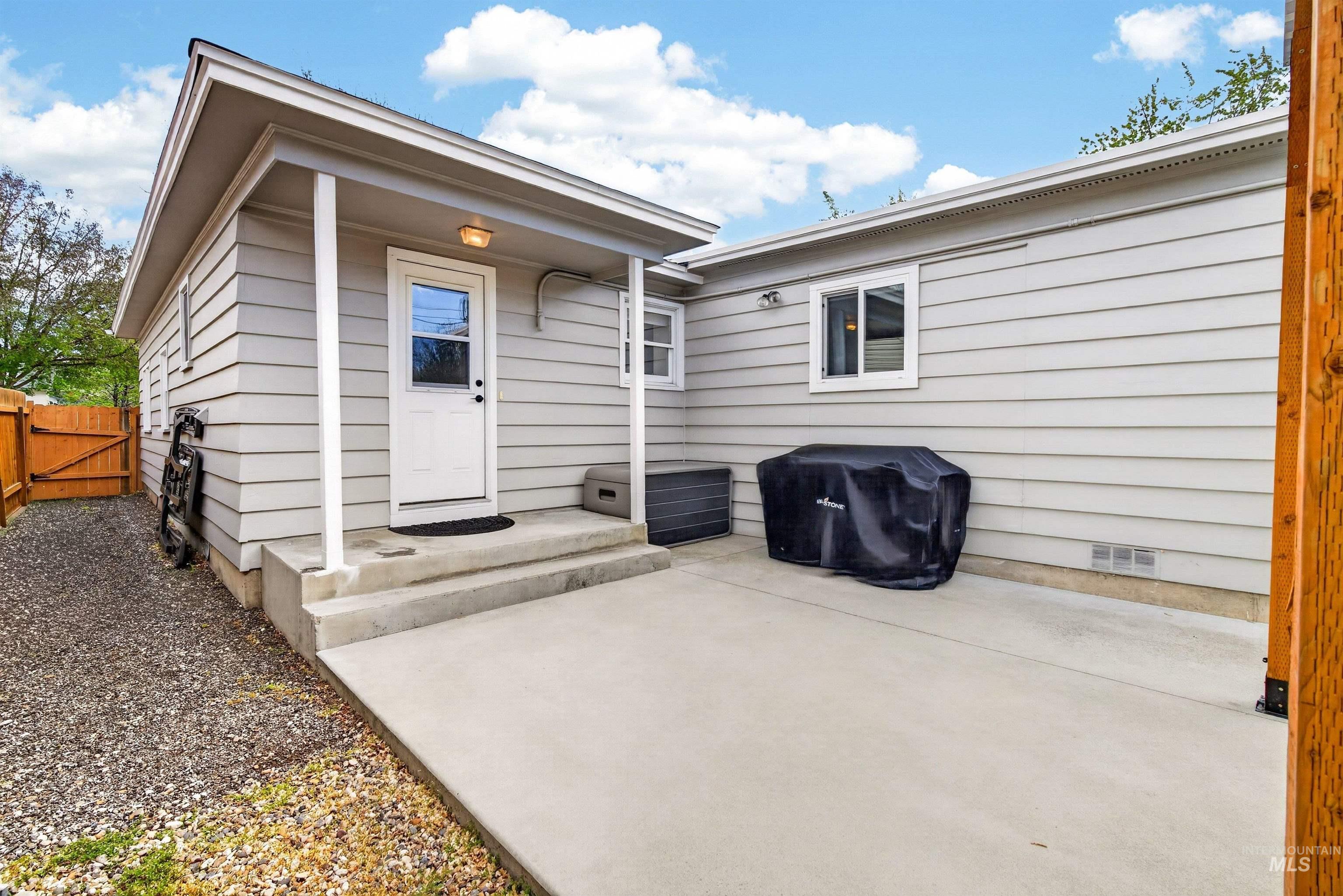 1323 S Vermont Avenue, Boise, Idaho 83706, 3 Bedrooms, 2 Bathrooms, Residential For Sale, Price $590,000, 98985938