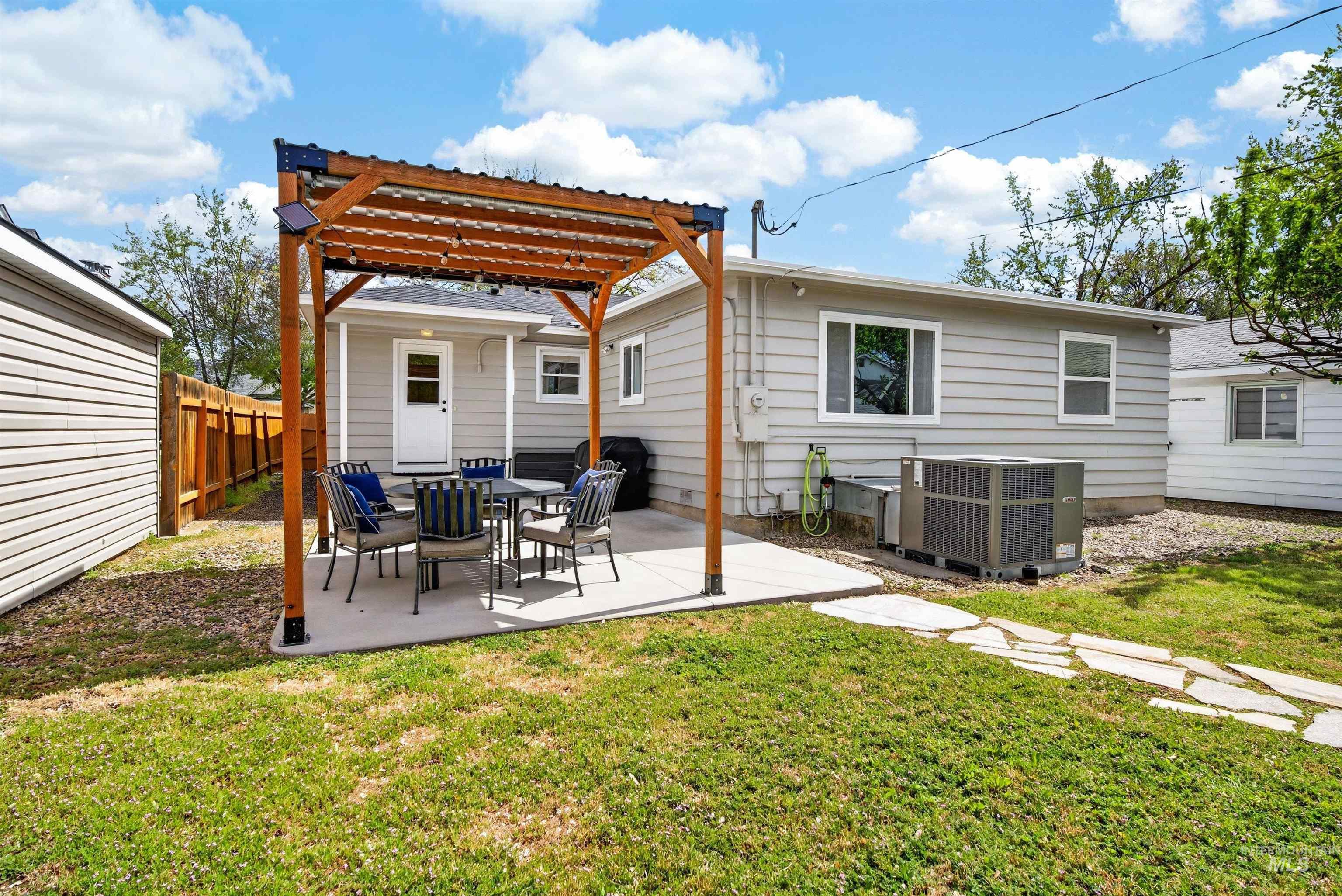1323 S Vermont Avenue, Boise, Idaho 83706, 3 Bedrooms, 2 Bathrooms, Residential For Sale, Price $590,000, 98985938
