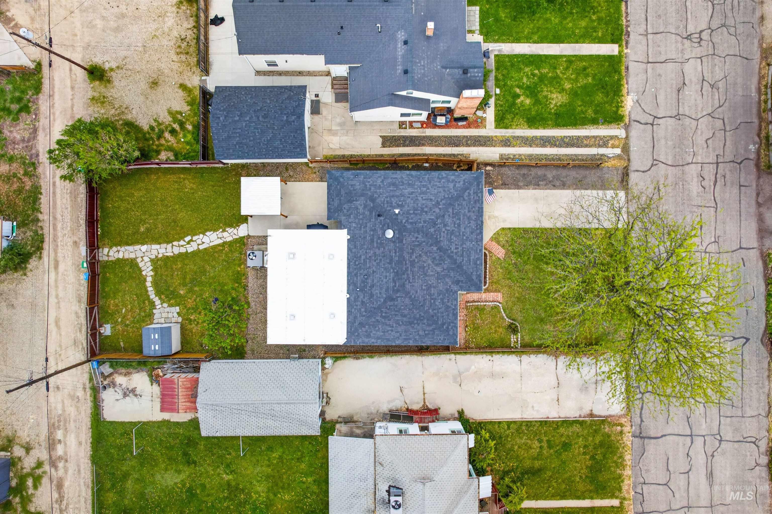 1323 S Vermont Avenue, Boise, Idaho 83706, 3 Bedrooms, 2 Bathrooms, Residential For Sale, Price $590,000, 98985938