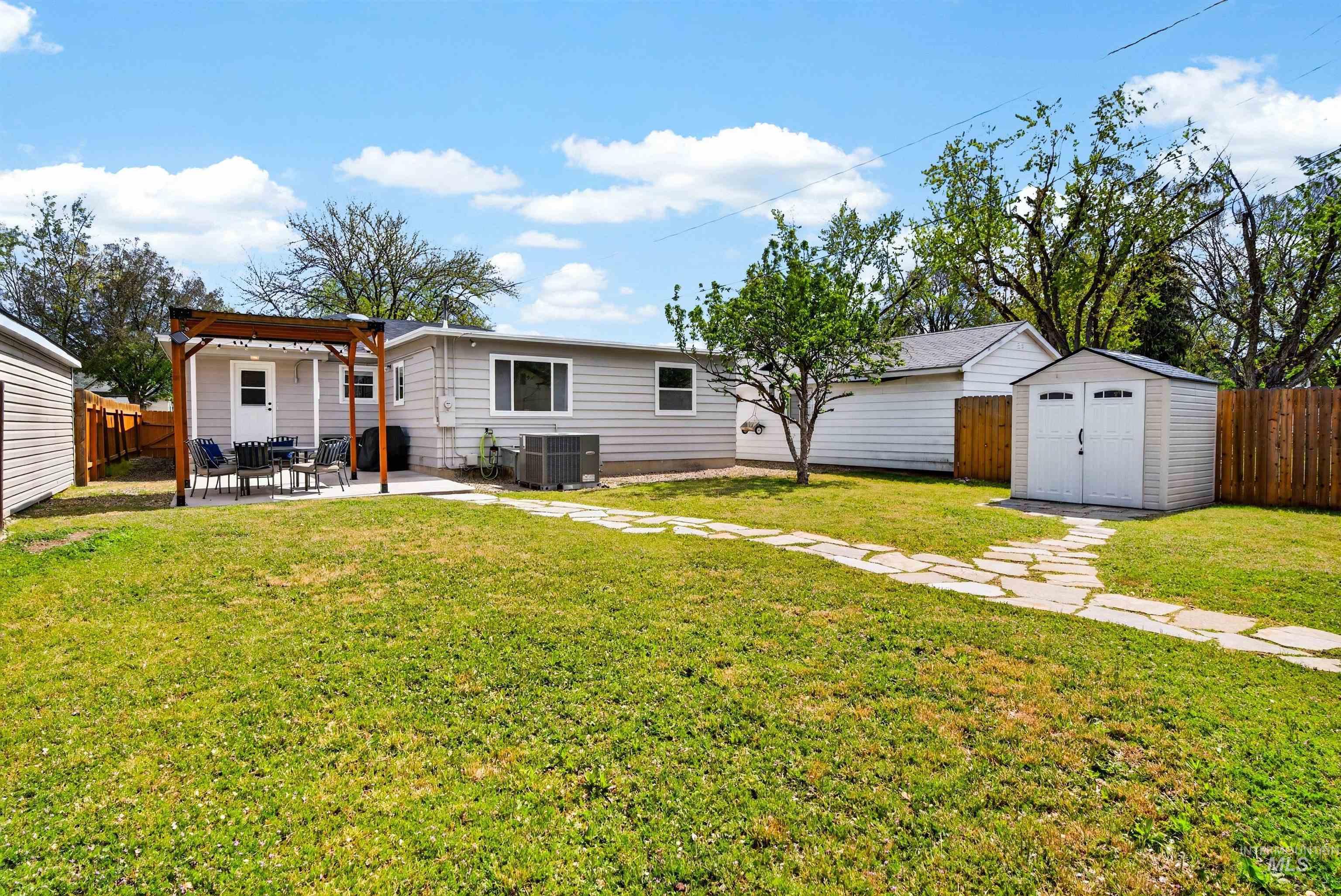 1323 S Vermont Avenue, Boise, Idaho 83706, 3 Bedrooms, 2 Bathrooms, Residential For Sale, Price $590,000, 98985938