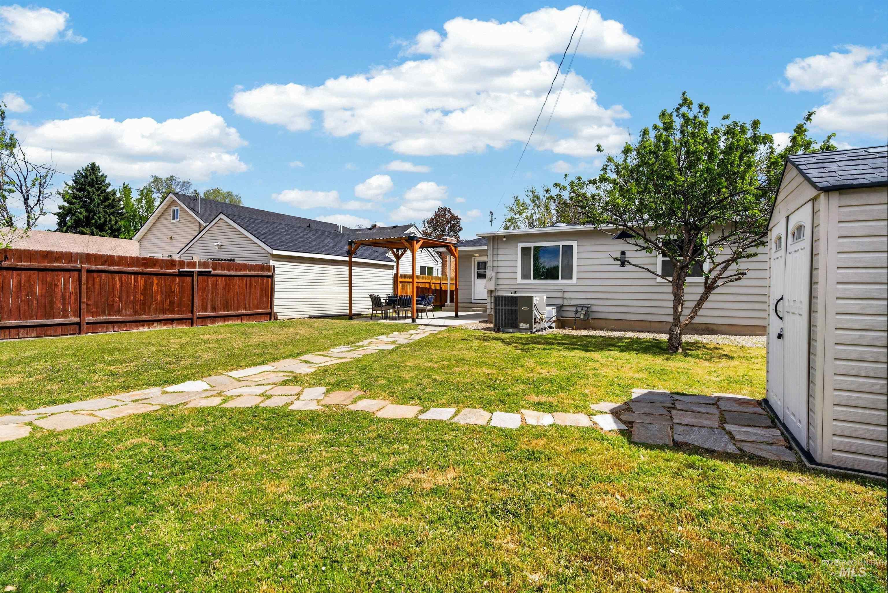 1323 S Vermont Avenue, Boise, Idaho 83706, 3 Bedrooms, 2 Bathrooms, Residential For Sale, Price $590,000, 98985938