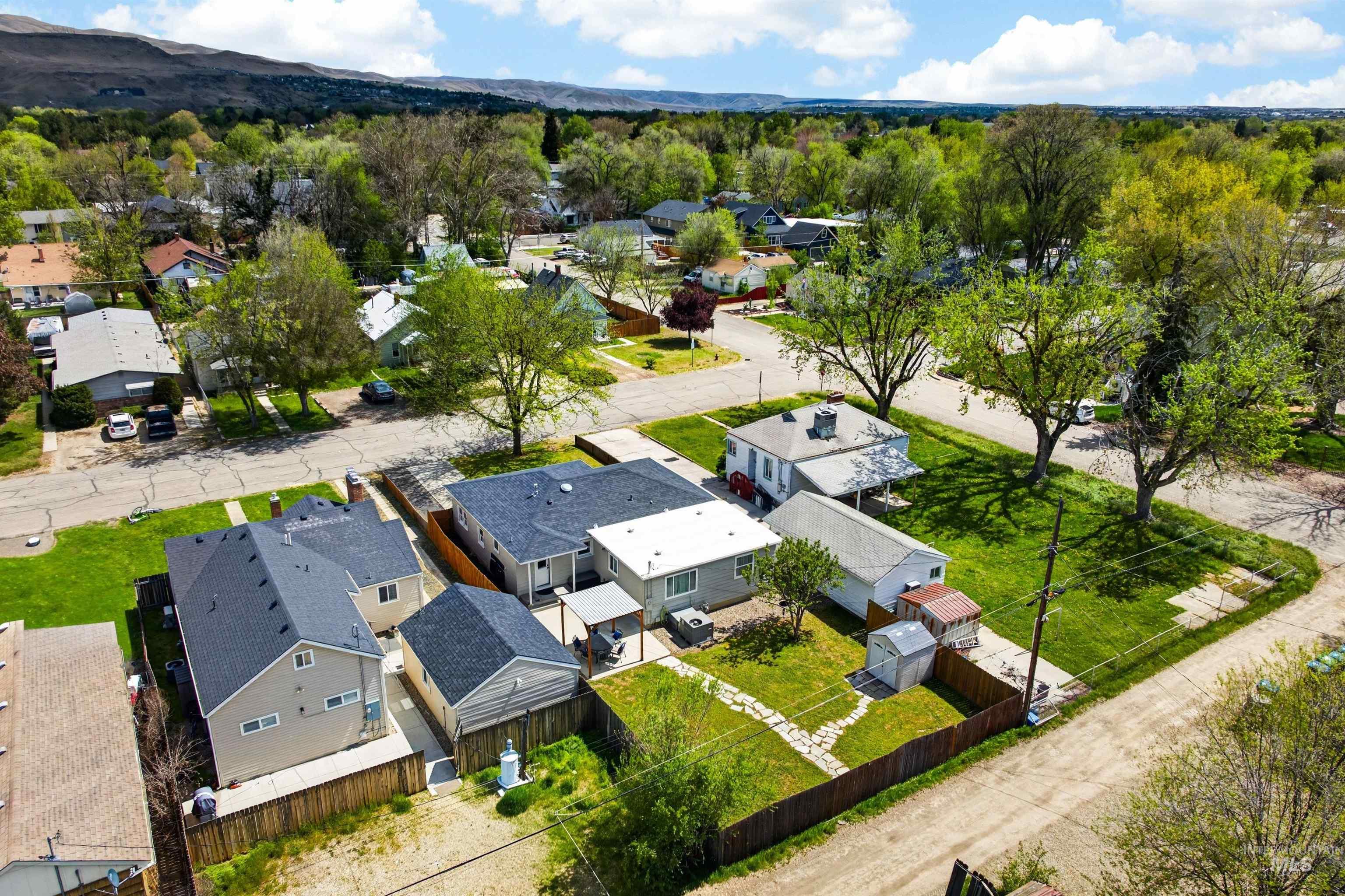 1323 S Vermont Avenue, Boise, Idaho 83706, 3 Bedrooms, 2 Bathrooms, Residential For Sale, Price $590,000, 98985938