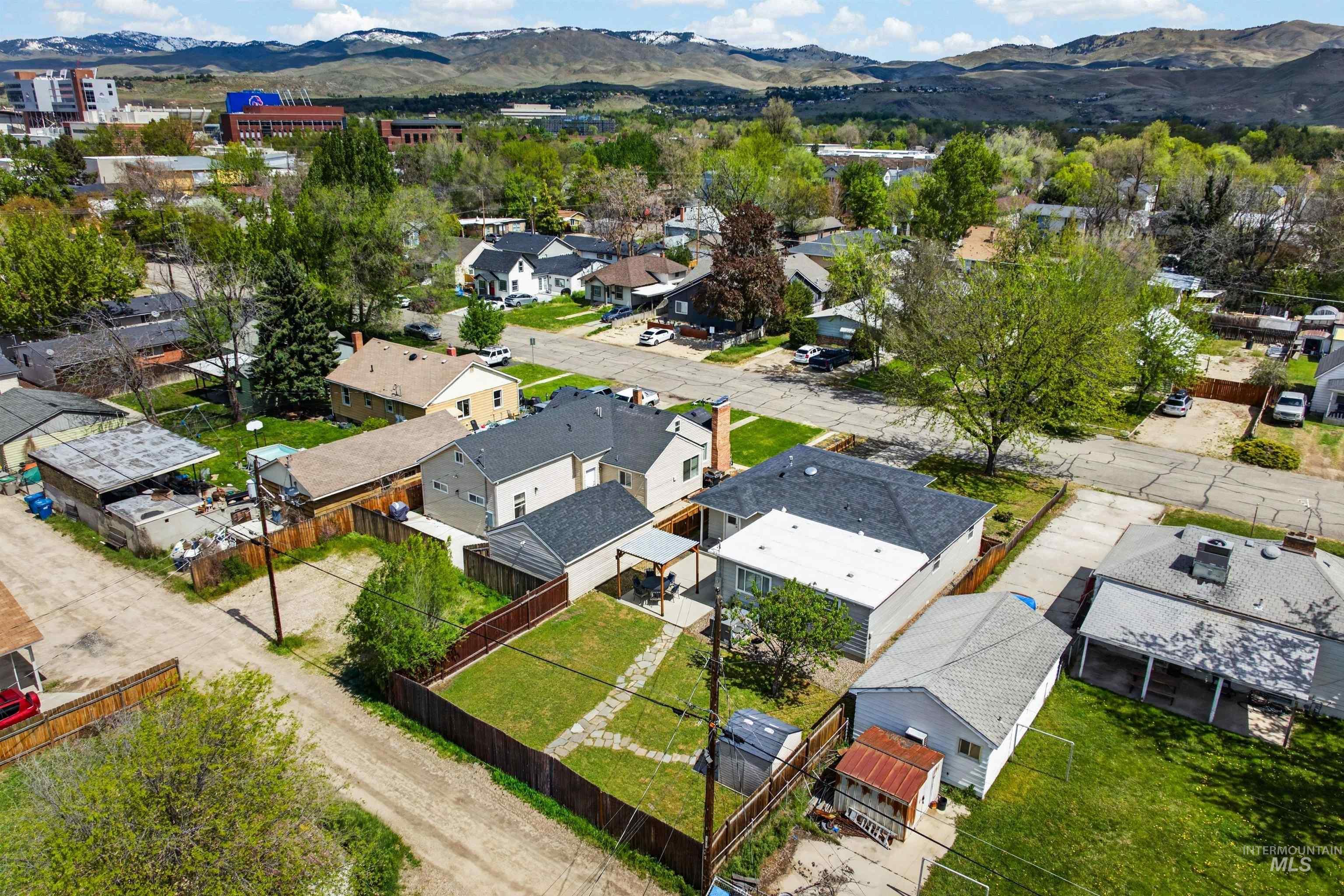 1323 S Vermont Avenue, Boise, Idaho 83706, 3 Bedrooms, 2 Bathrooms, Residential For Sale, Price $590,000, 98985938