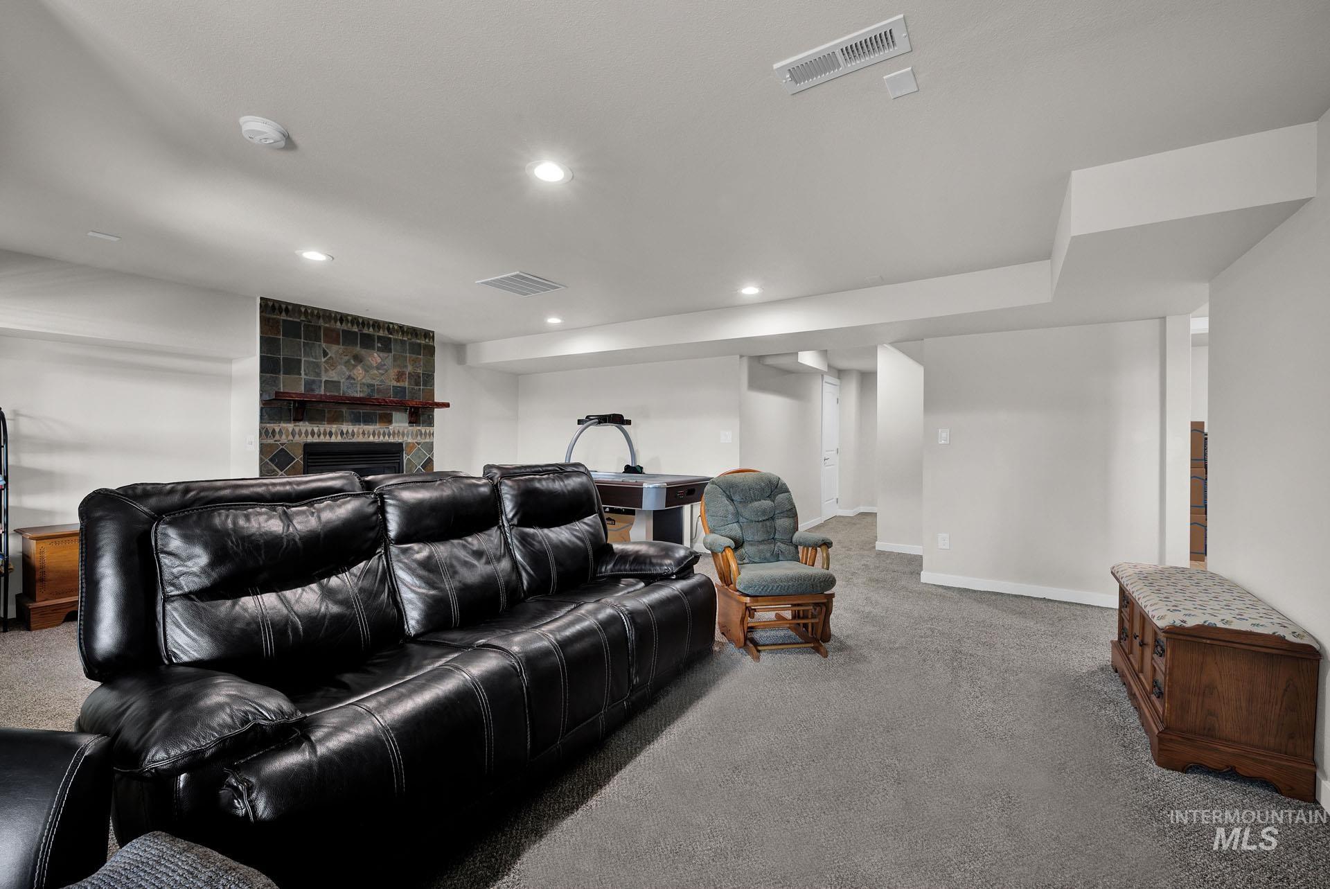 8089 S S Diego Way, Boise, Idaho 83709, 6 Bedrooms, 3.5 Bathrooms, Residential For Sale, Price $715,000,MLS 98985944