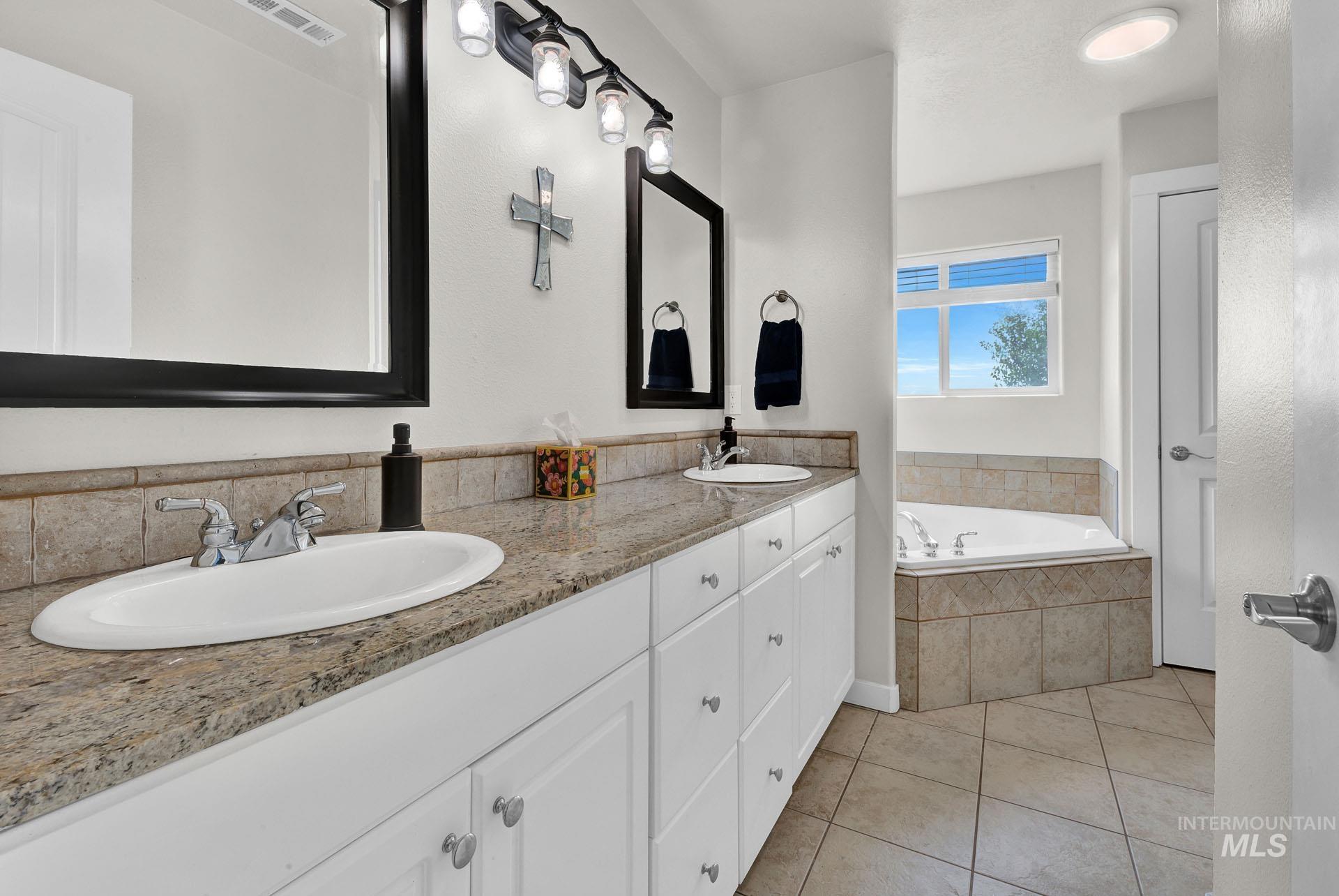 8089 S S Diego Way, Boise, Idaho 83709, 6 Bedrooms, 3.5 Bathrooms, Residential For Sale, Price $715,000,MLS 98985944