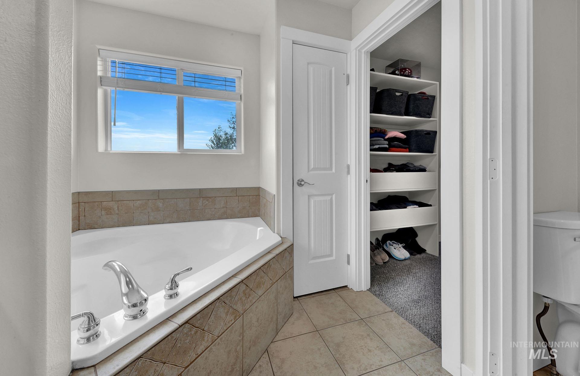 8089 S S Diego Way, Boise, Idaho 83709, 6 Bedrooms, 3.5 Bathrooms, Residential For Sale, Price $715,000,MLS 98985944