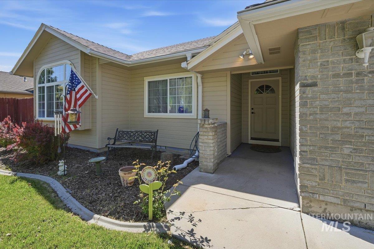 1061 E Hunter Dr, Meridian, Idaho 83646, 3 Bedrooms, 2 Bathrooms, Residential For Sale, Price $424,900,MLS 98985947
