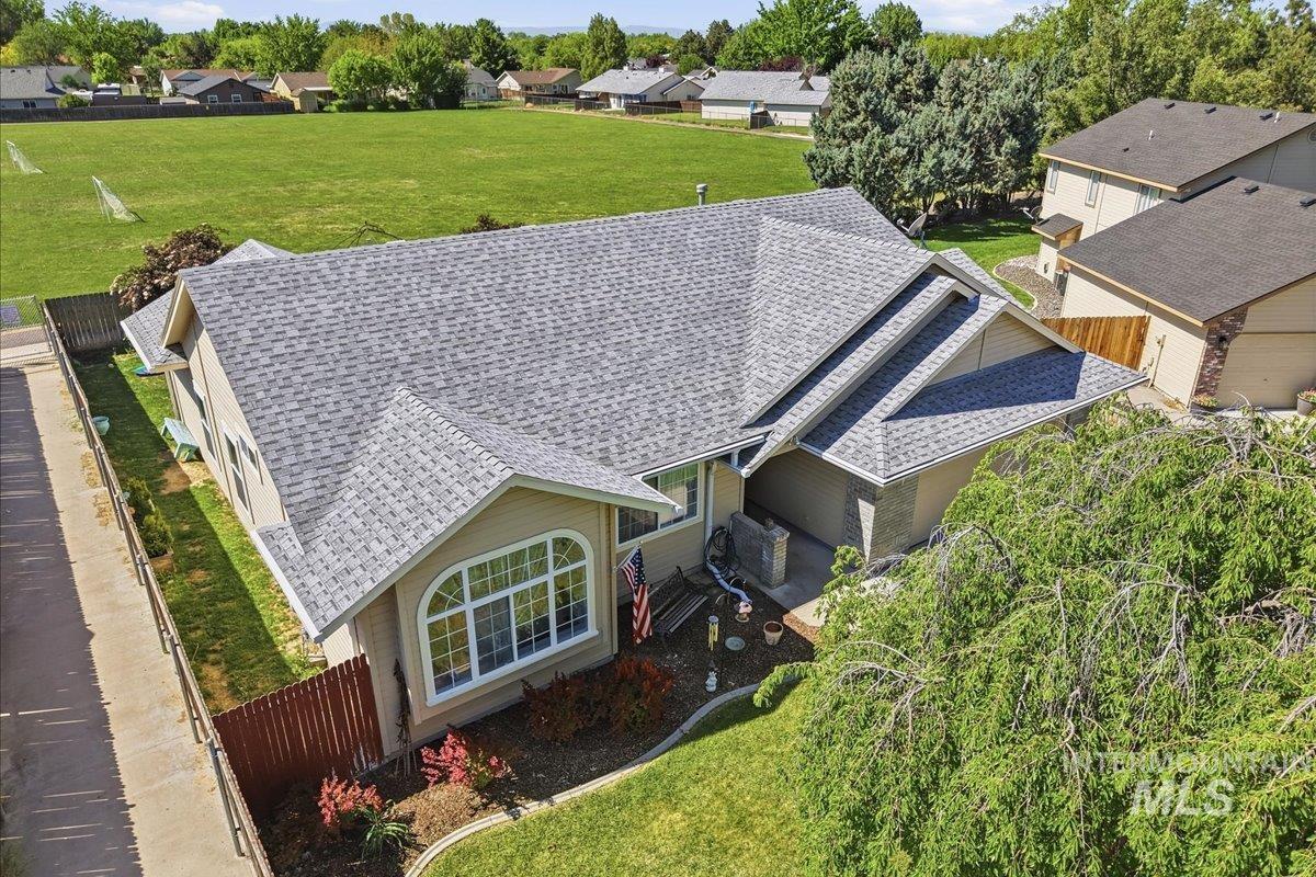 1061 E Hunter Dr, Meridian, Idaho 83646, 3 Bedrooms, 2 Bathrooms, Residential For Sale, Price $424,900,MLS 98985947