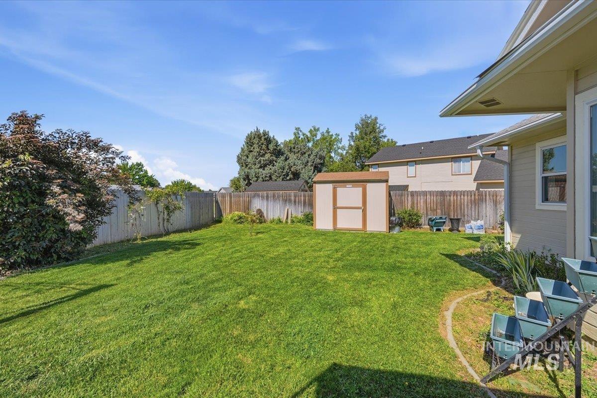 1061 E Hunter Dr, Meridian, Idaho 83646, 3 Bedrooms, 2 Bathrooms, Residential For Sale, Price $424,900,MLS 98985947
