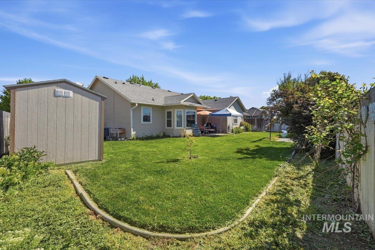 1061 E Hunter Dr, Meridian, Idaho 83646, 3 Bedrooms, 2 Bathrooms, Residential For Sale, Price $424,900,MLS 98985947