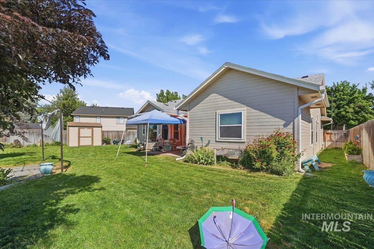 1061 E Hunter Dr, Meridian, Idaho 83646, 3 Bedrooms, 2 Bathrooms, Residential For Sale, Price $424,900,MLS 98985947