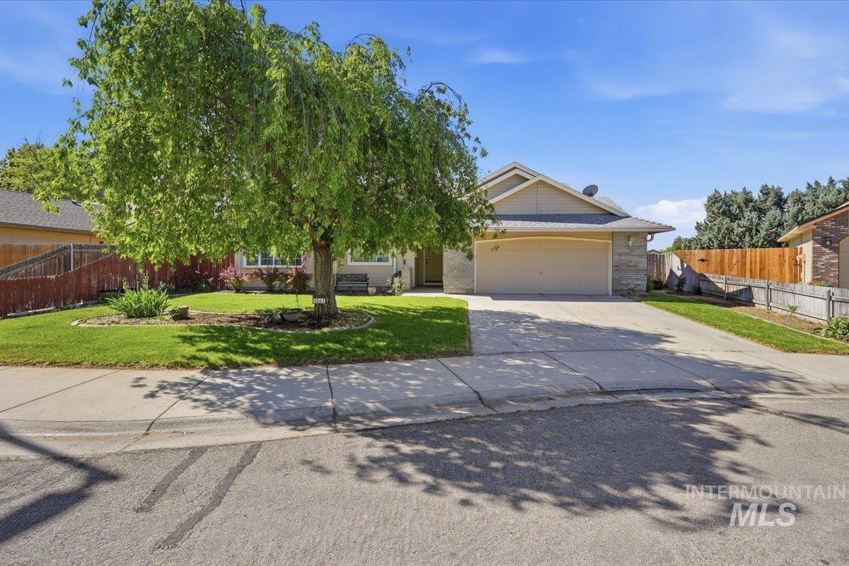 1061 E Hunter Dr, Meridian, Idaho 83646, 3 Bedrooms, 2 Bathrooms, Residential For Sale, Price $424,900,MLS 98985947