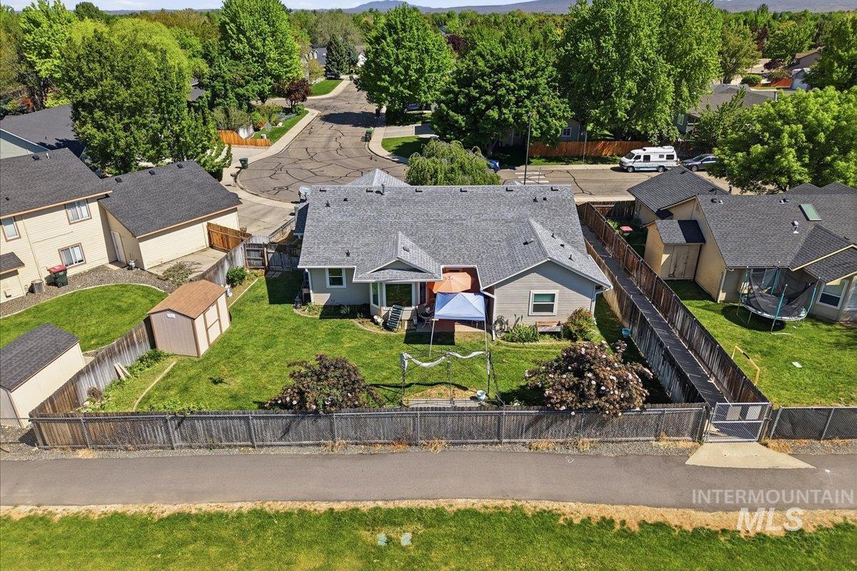1061 E Hunter Dr, Meridian, Idaho 83646, 3 Bedrooms, 2 Bathrooms, Residential For Sale, Price $424,900,MLS 98985947