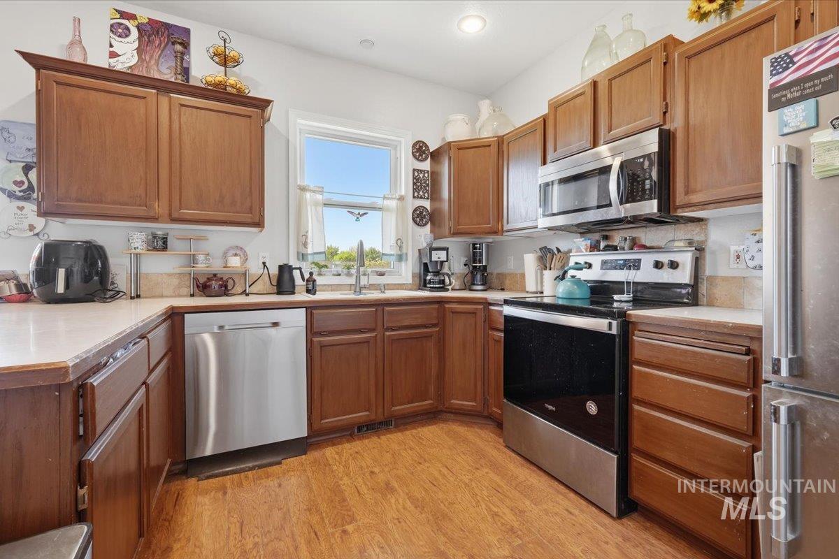 1061 E Hunter Dr, Meridian, Idaho 83646, 3 Bedrooms, 2 Bathrooms, Residential For Sale, Price $424,900,MLS 98985947