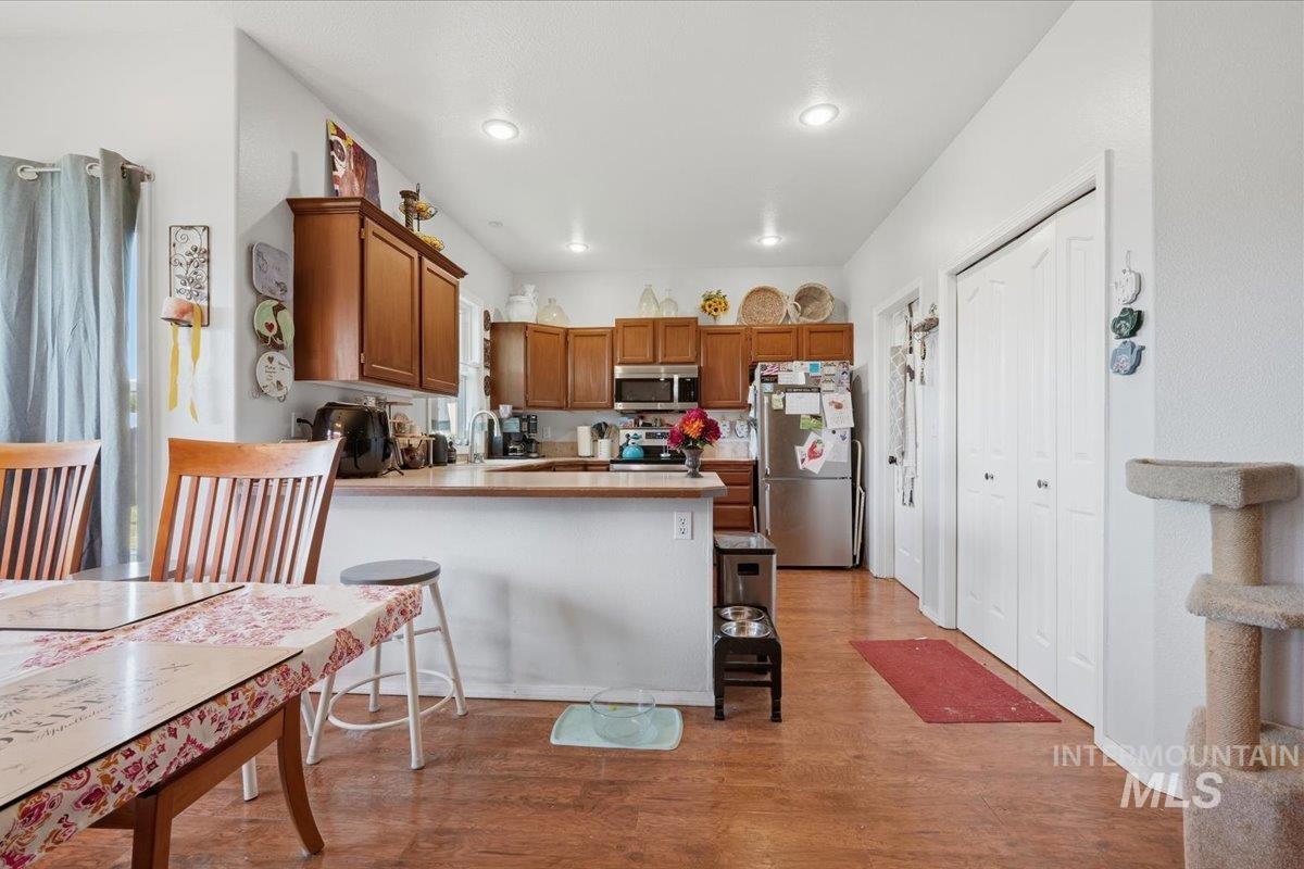 1061 E Hunter Dr, Meridian, Idaho 83646, 3 Bedrooms, 2 Bathrooms, Residential For Sale, Price $424,900,MLS 98985947