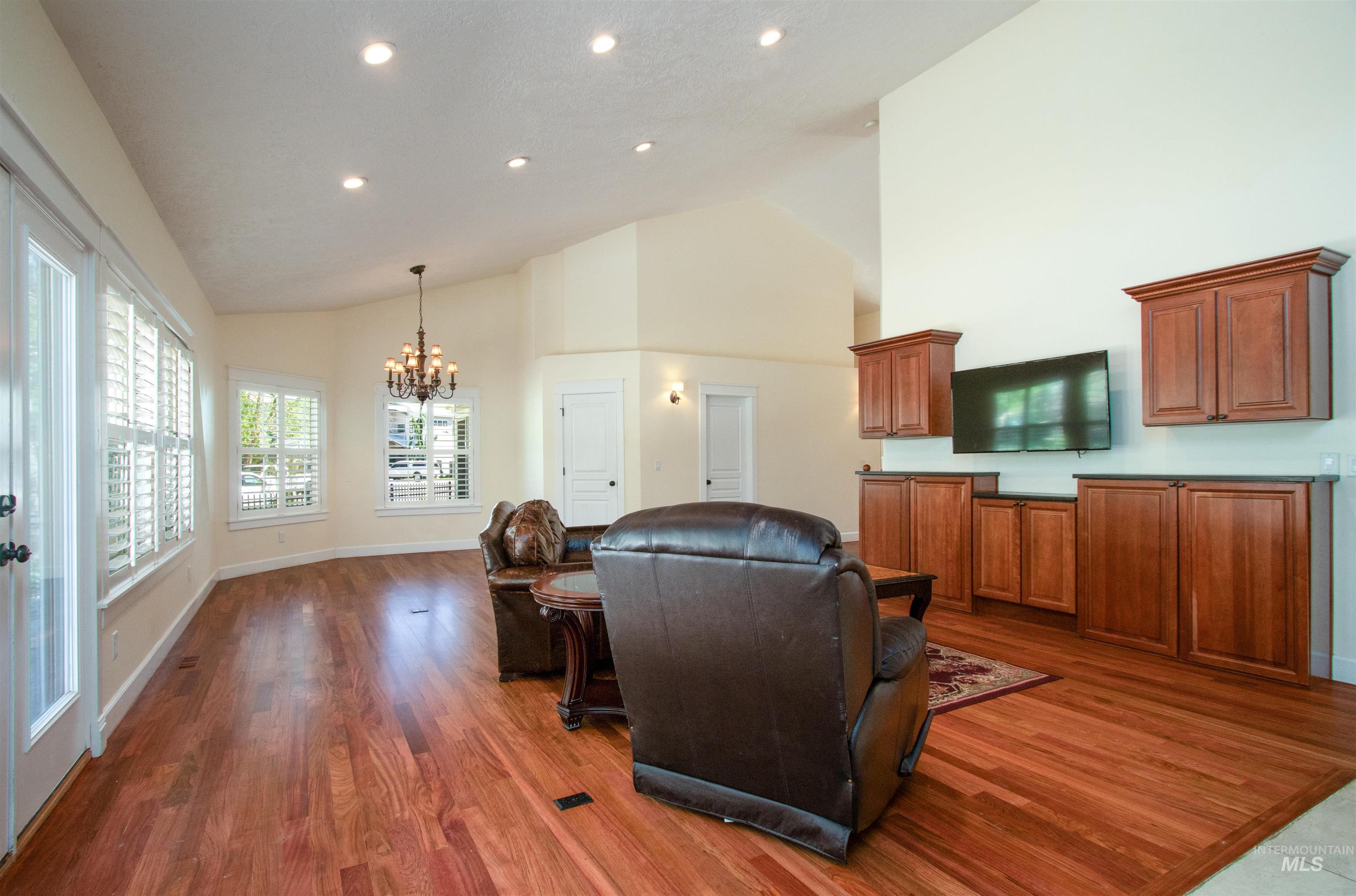 892 S Capitola Way, Boise, Idaho 83712, 3 Bedrooms, 4 Bathrooms, Residential For Sale, Price $899,999,MLS 98985948