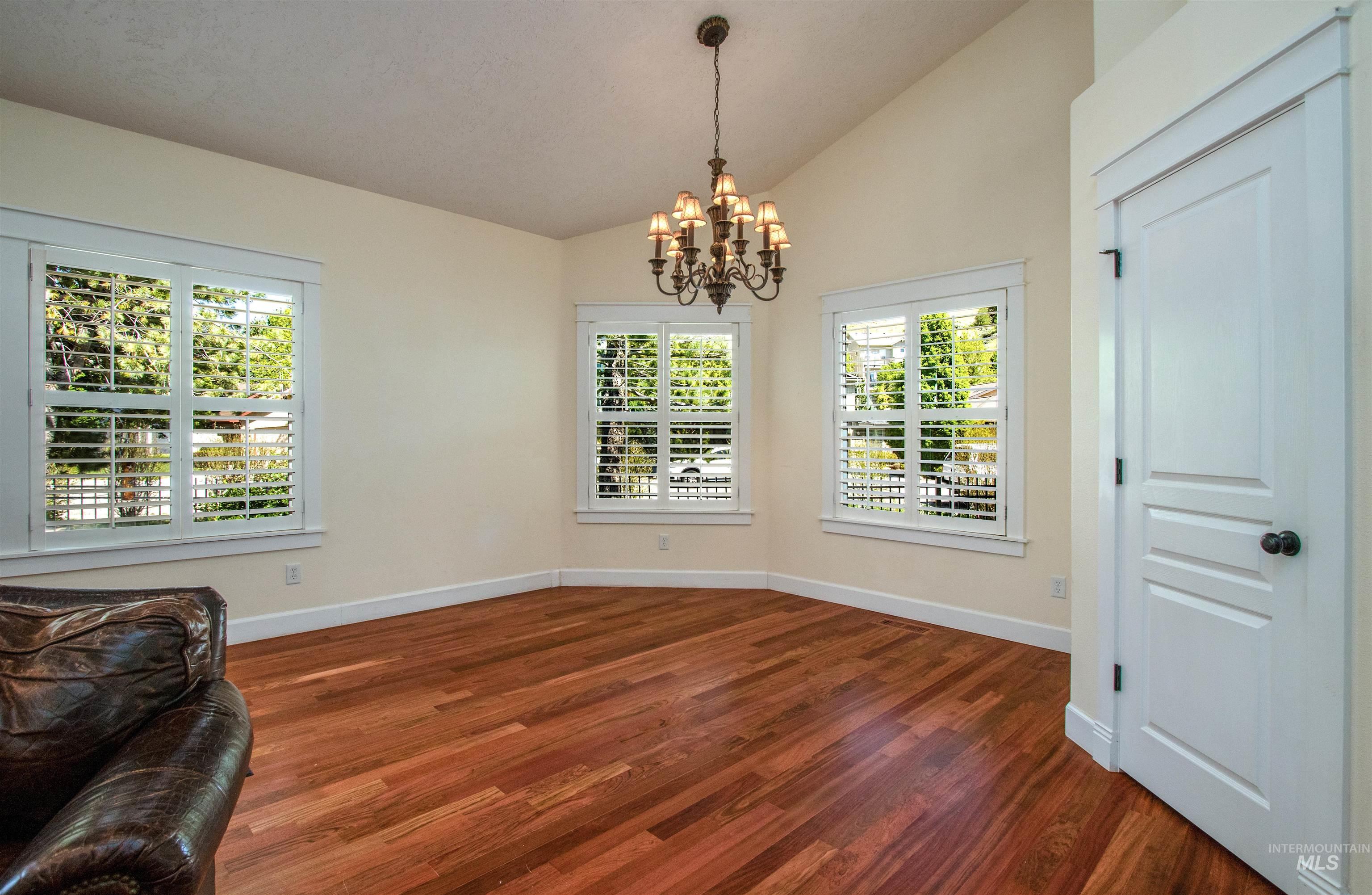 892 S Capitola Way, Boise, Idaho 83712, 3 Bedrooms, 4 Bathrooms, Residential For Sale, Price $899,999,MLS 98985948