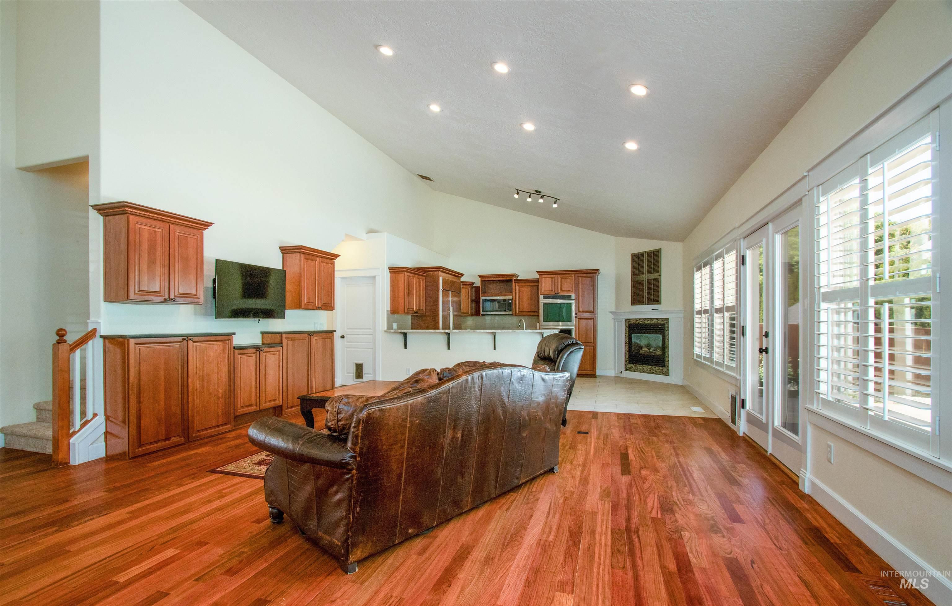 892 S Capitola Way, Boise, Idaho 83712, 3 Bedrooms, 4 Bathrooms, Residential For Sale, Price $899,999,MLS 98985948